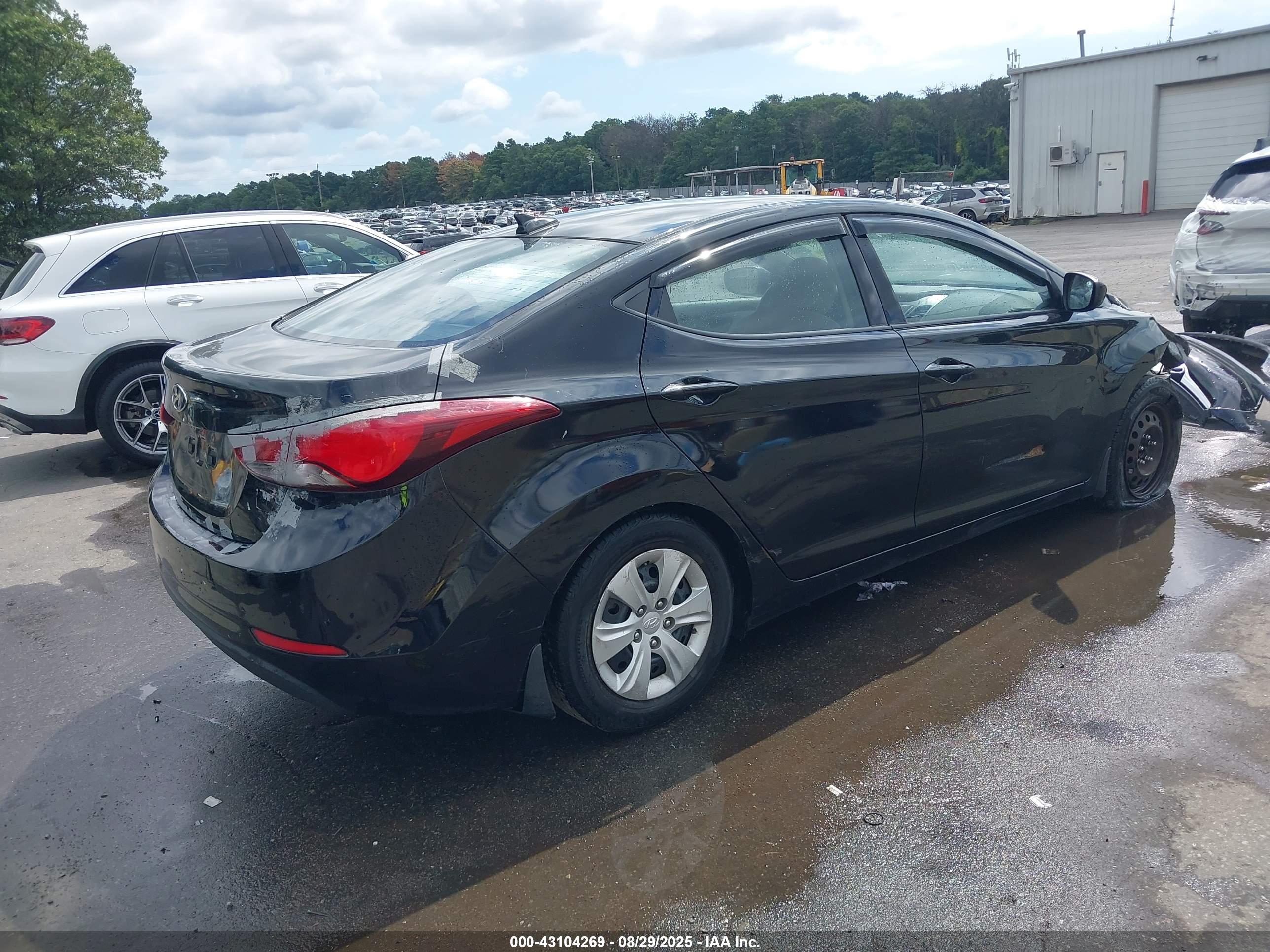 HYUNDAI ELANTRA image 4