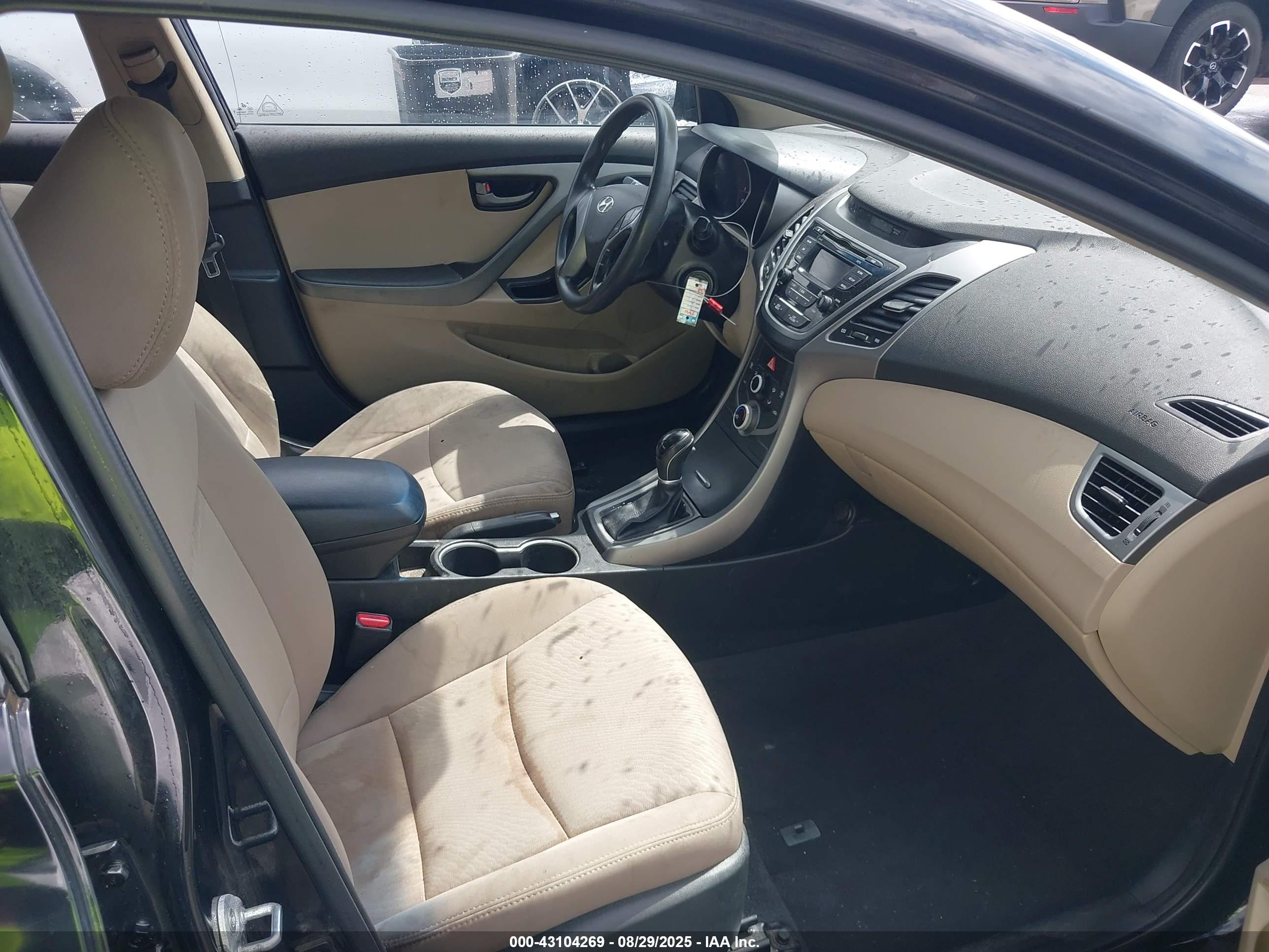 HYUNDAI ELANTRA image 5