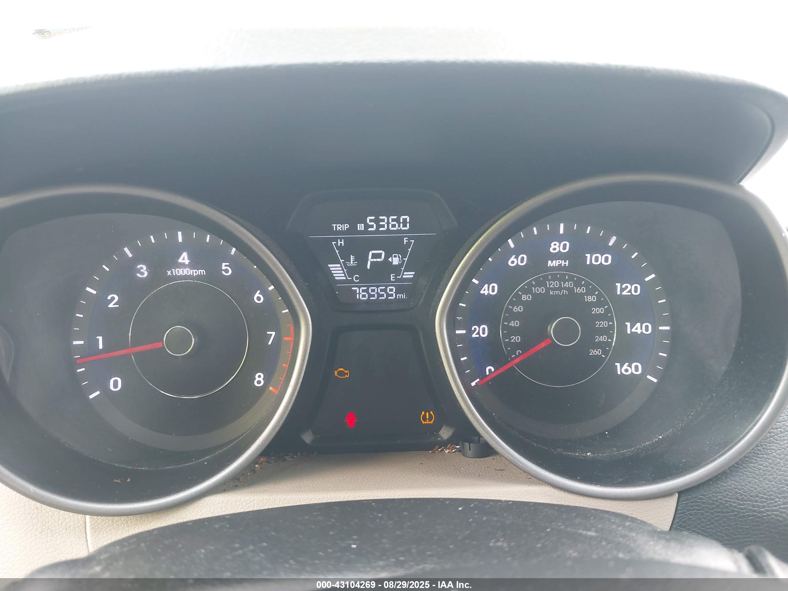 HYUNDAI ELANTRA image 7