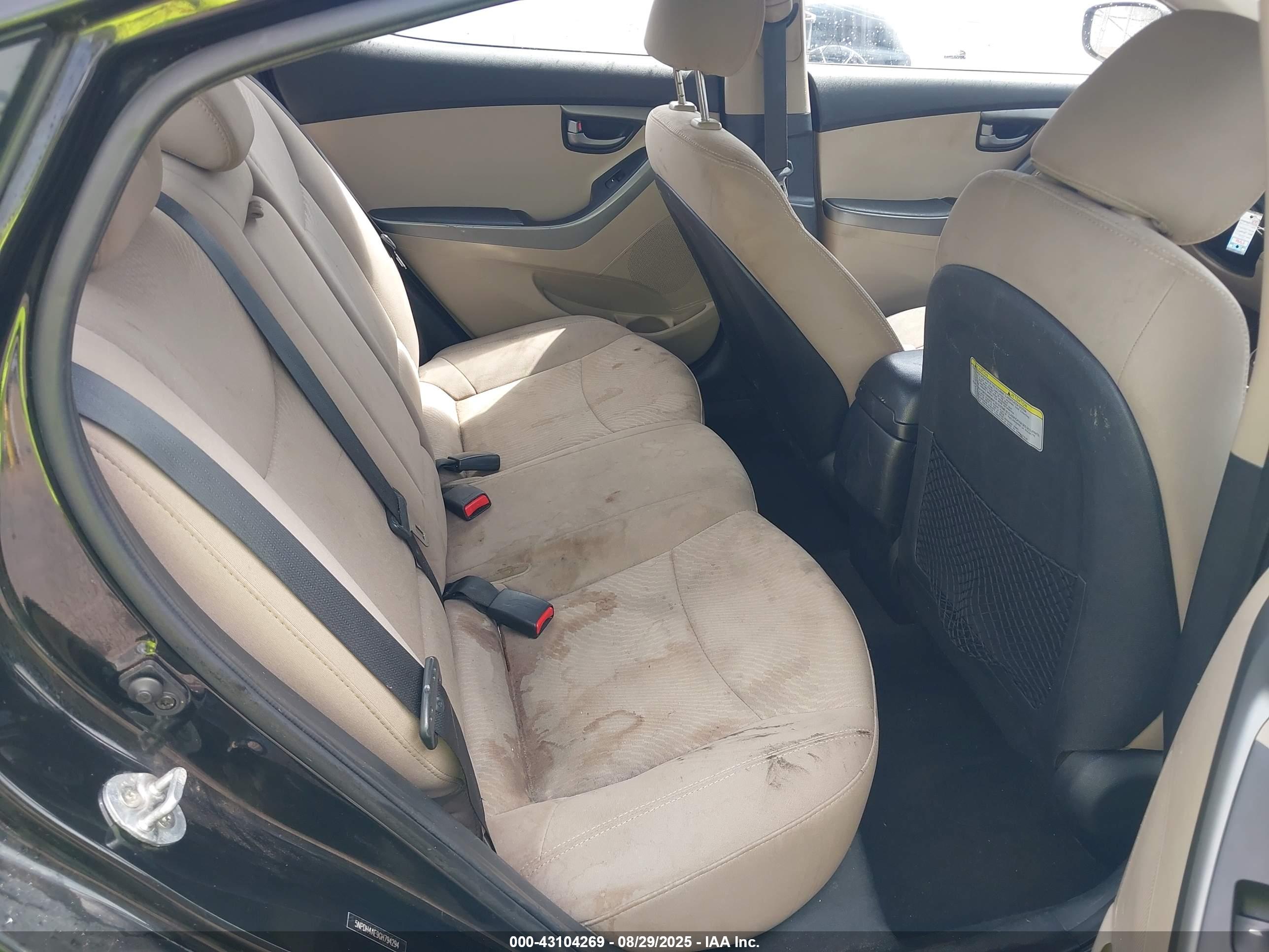 HYUNDAI ELANTRA image 8