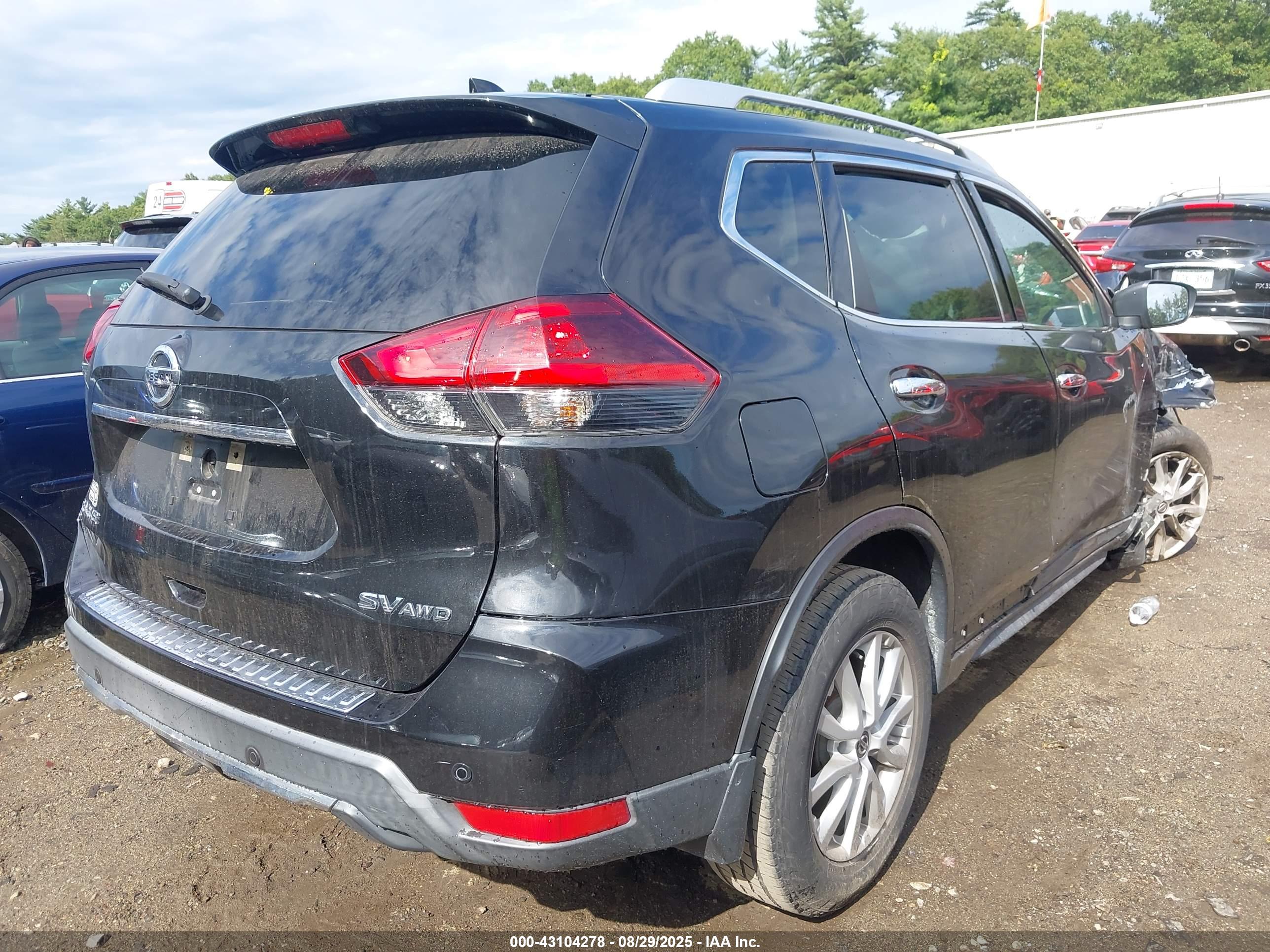 NISSAN ROGUE image 4