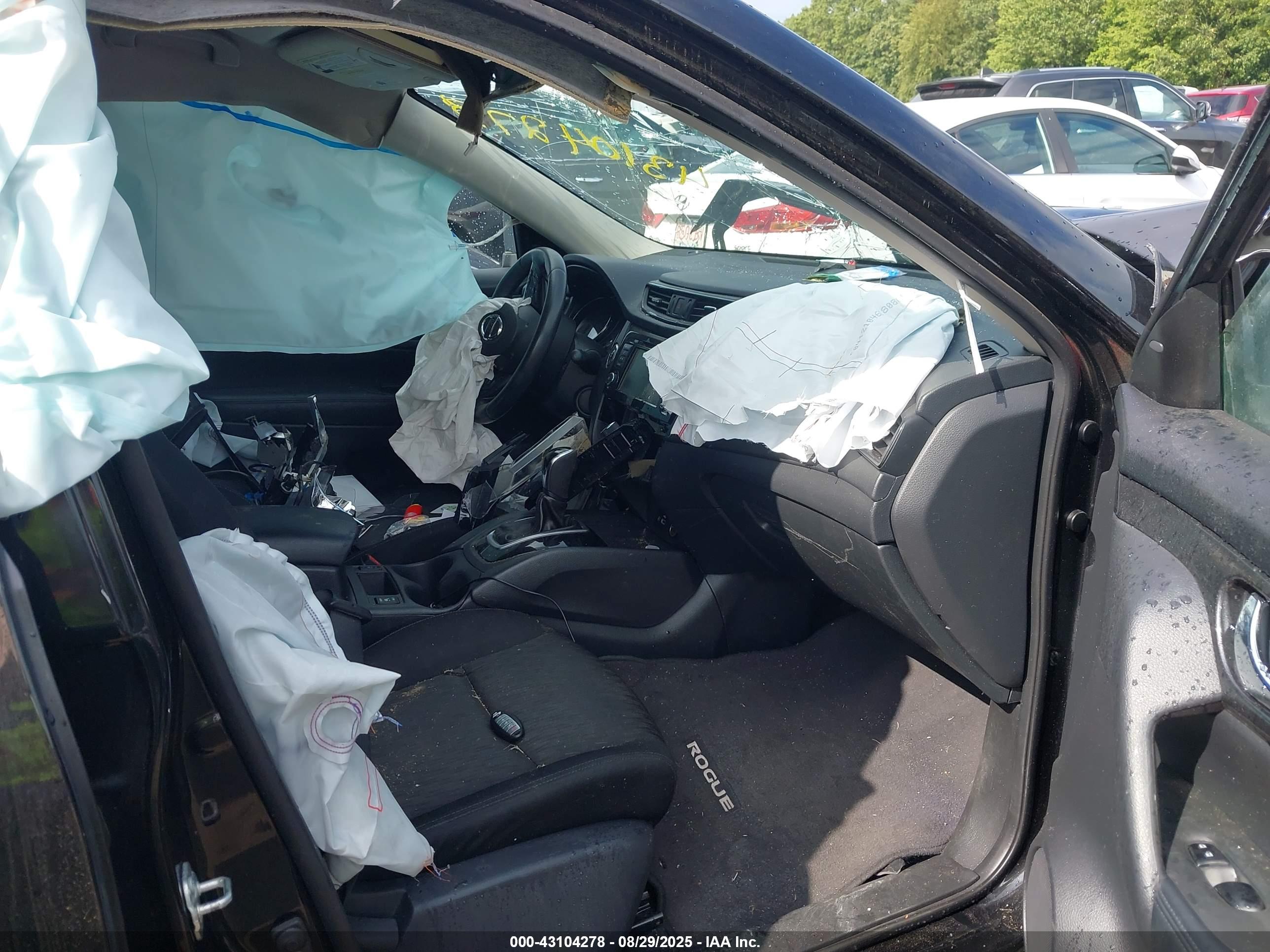 NISSAN ROGUE image 5