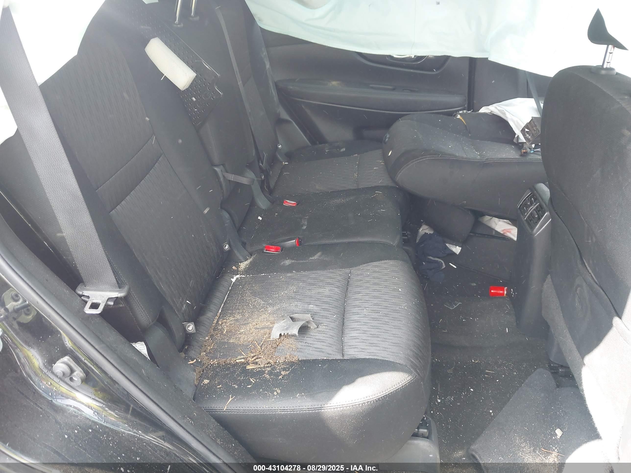 NISSAN ROGUE image 8