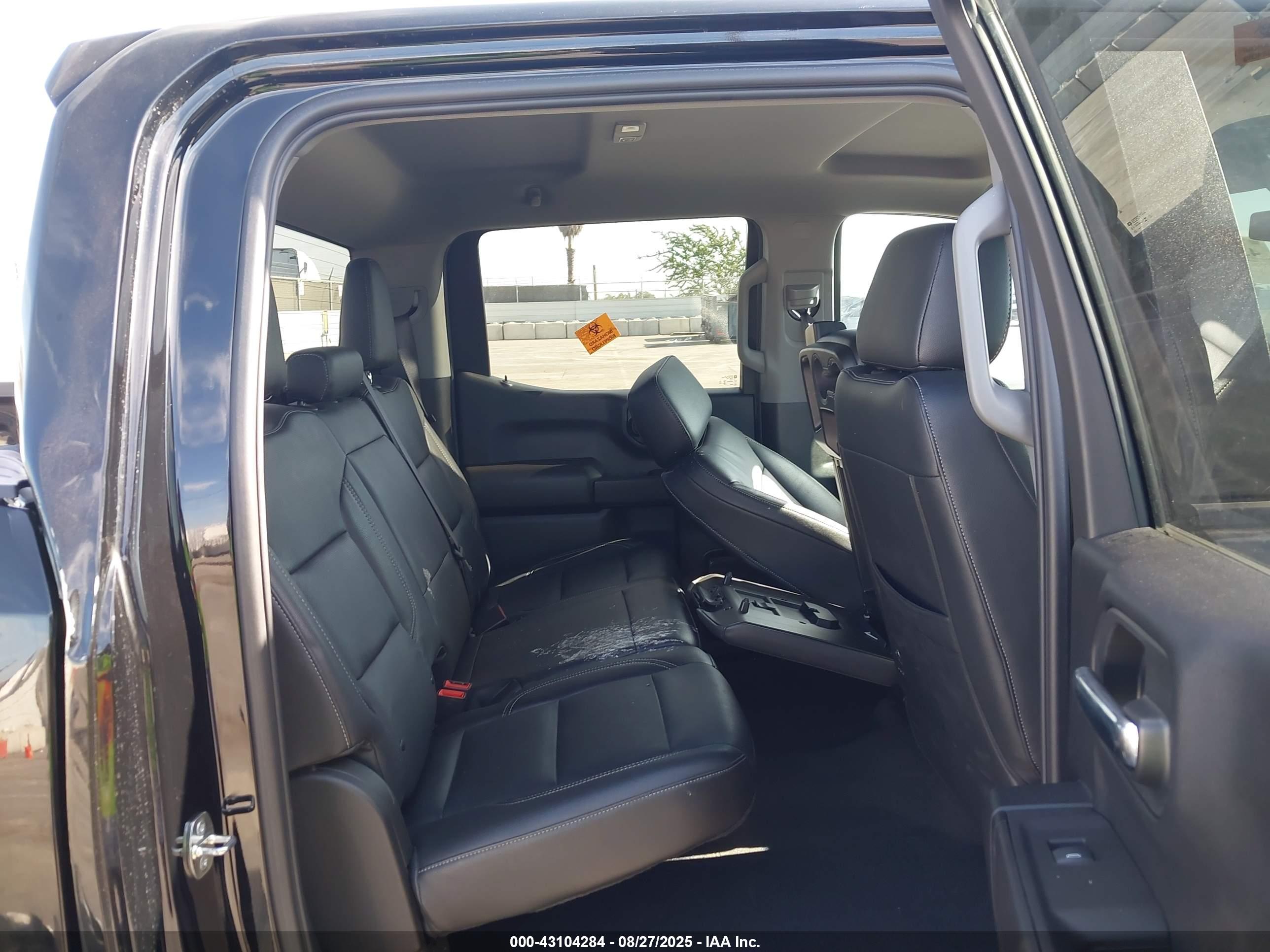 CHEVROLET SILVERADO image 8