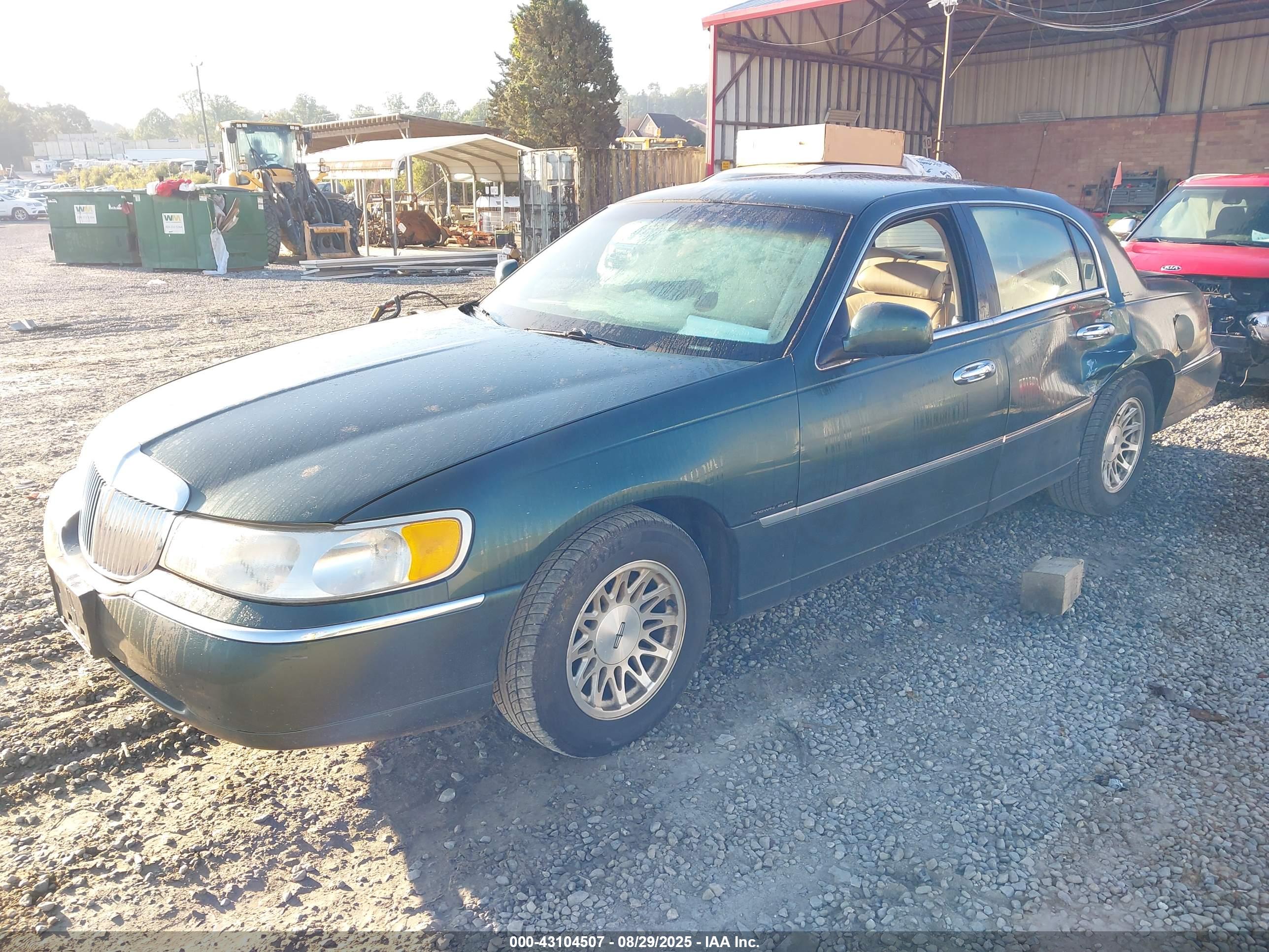 LINCOLN TOWN image 2