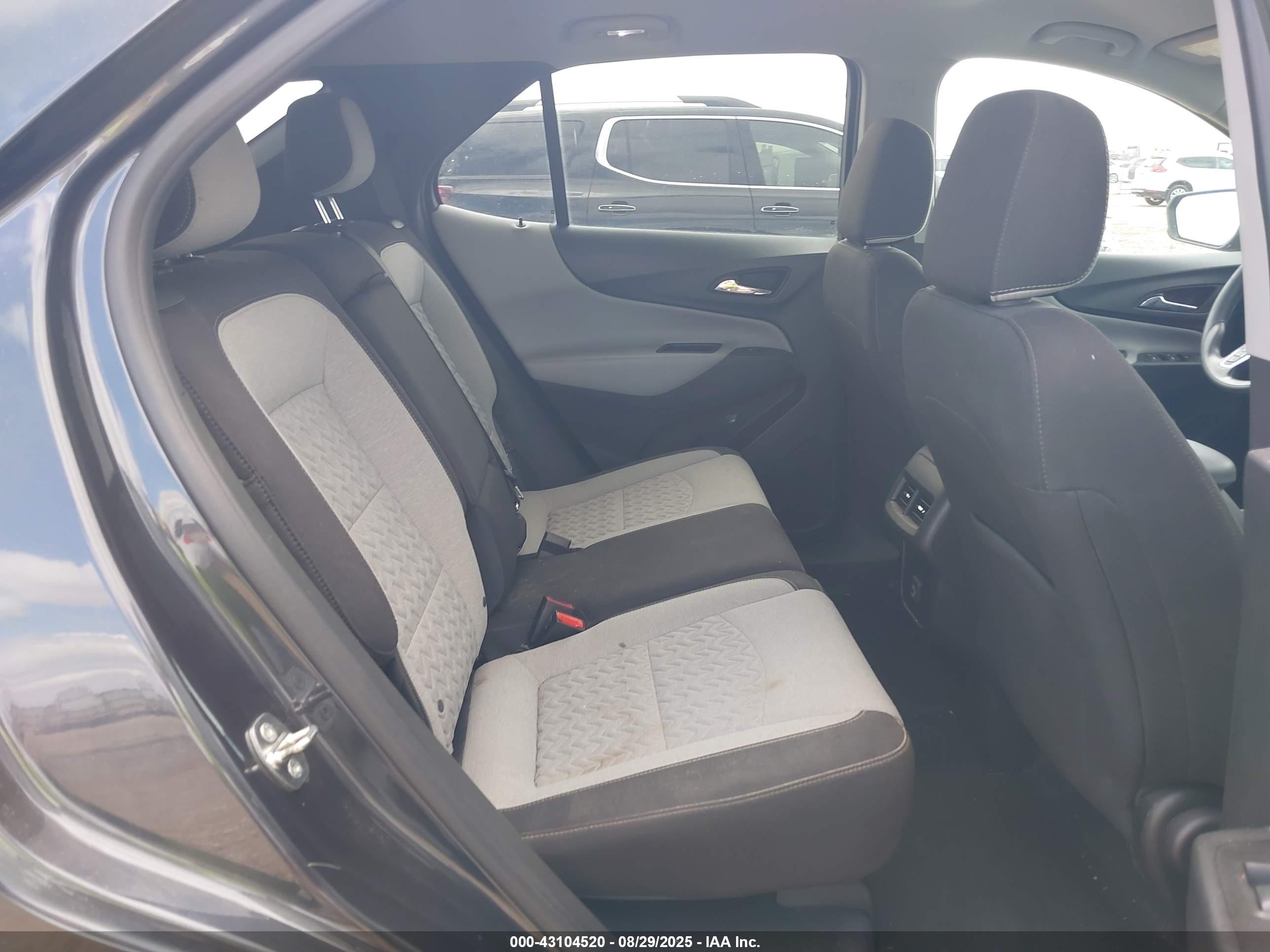 CHEVROLET EQUINOX image 8