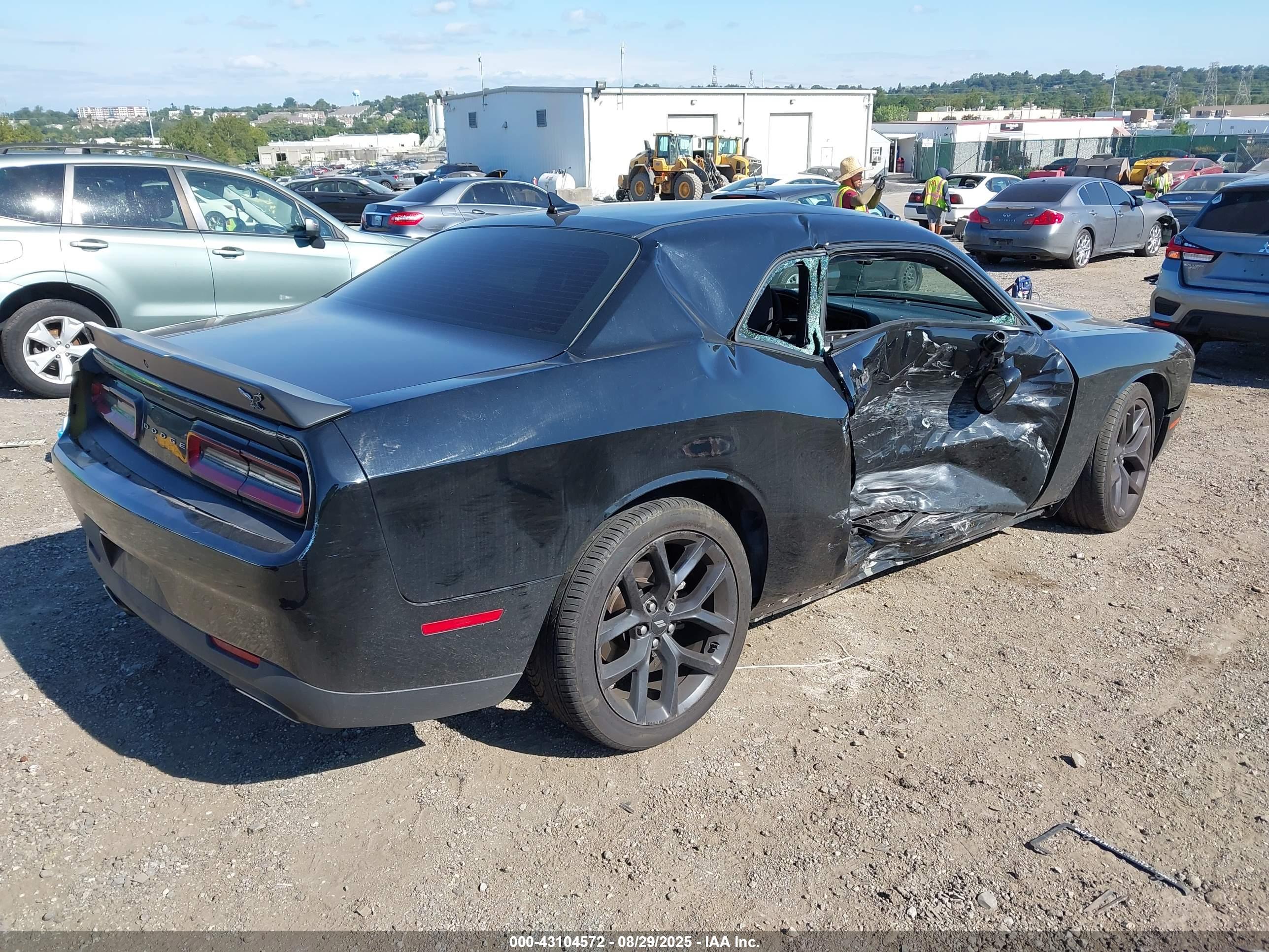 DODGE CHALLENGER image 4