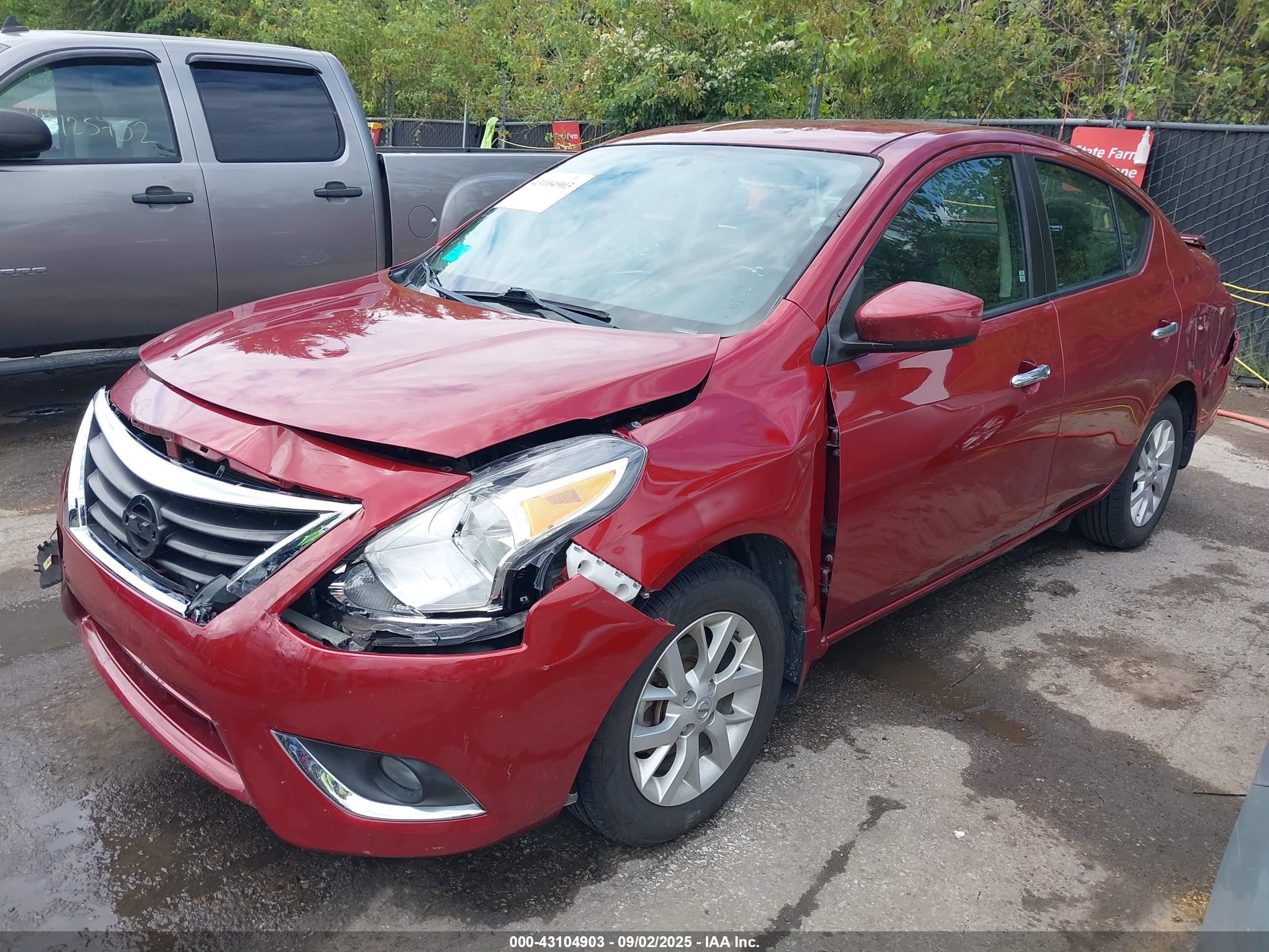 NISSAN VERSA image 2