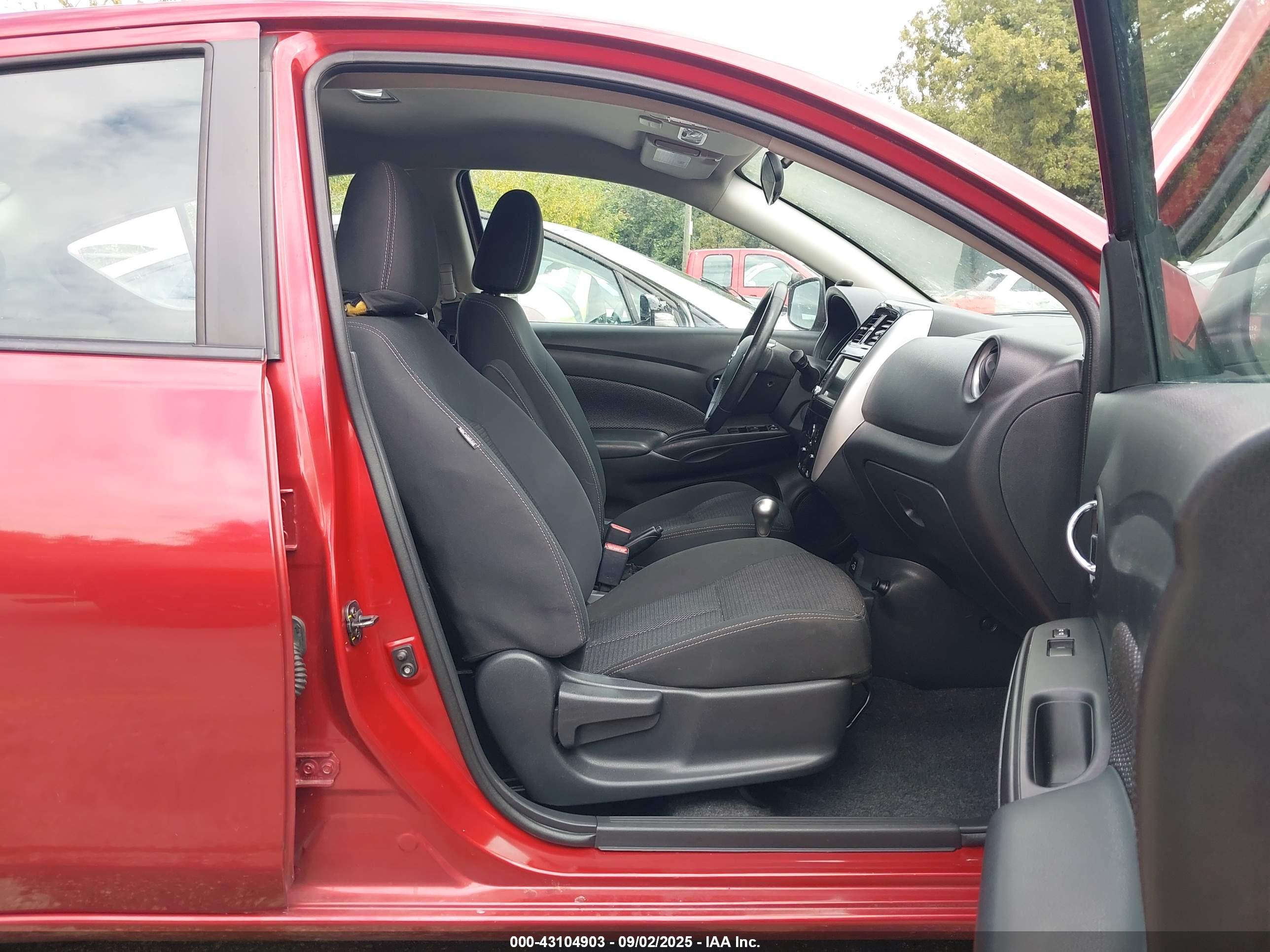 NISSAN VERSA image 5