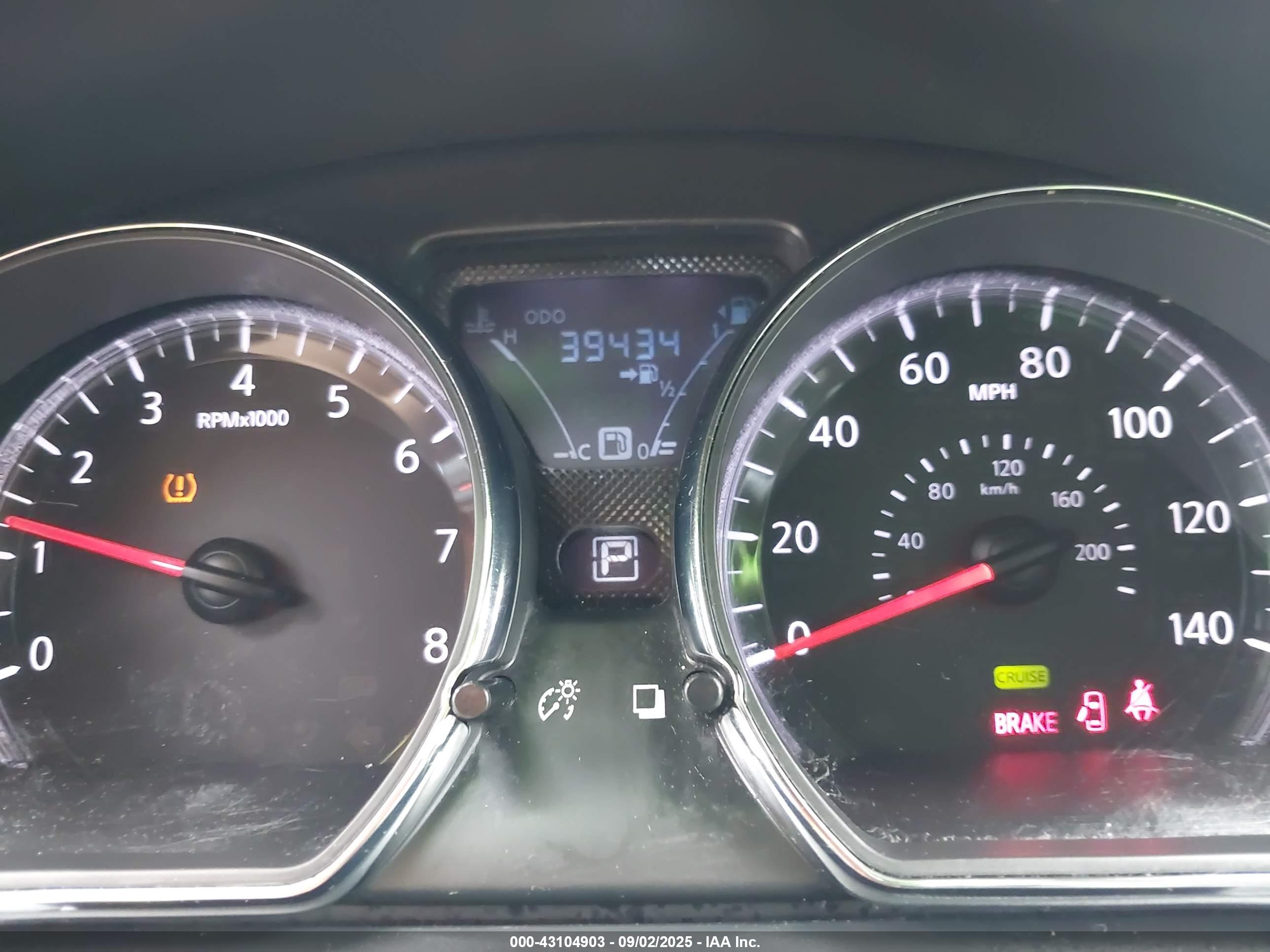 NISSAN VERSA image 7