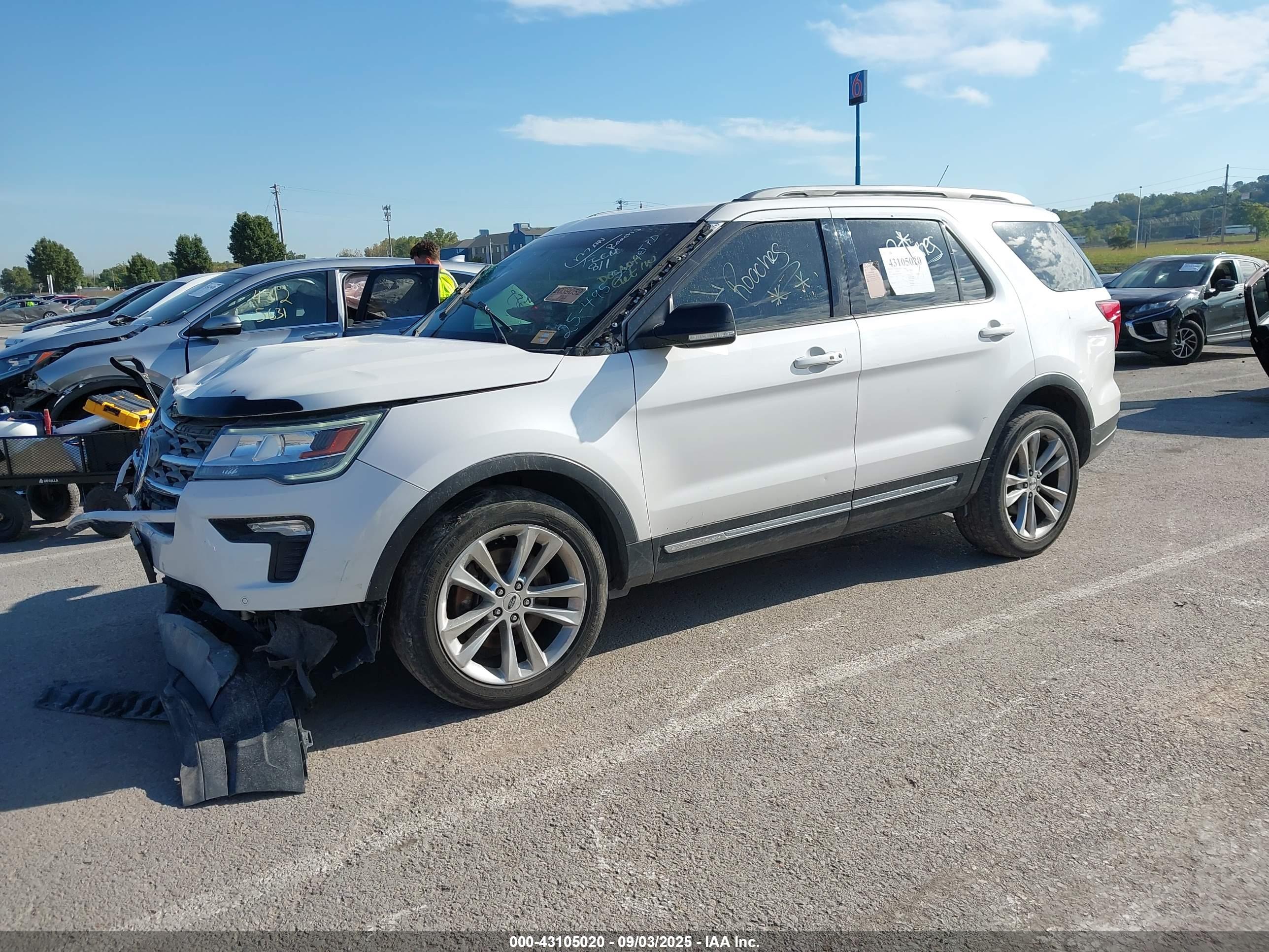 FORD EXPLORER image 2