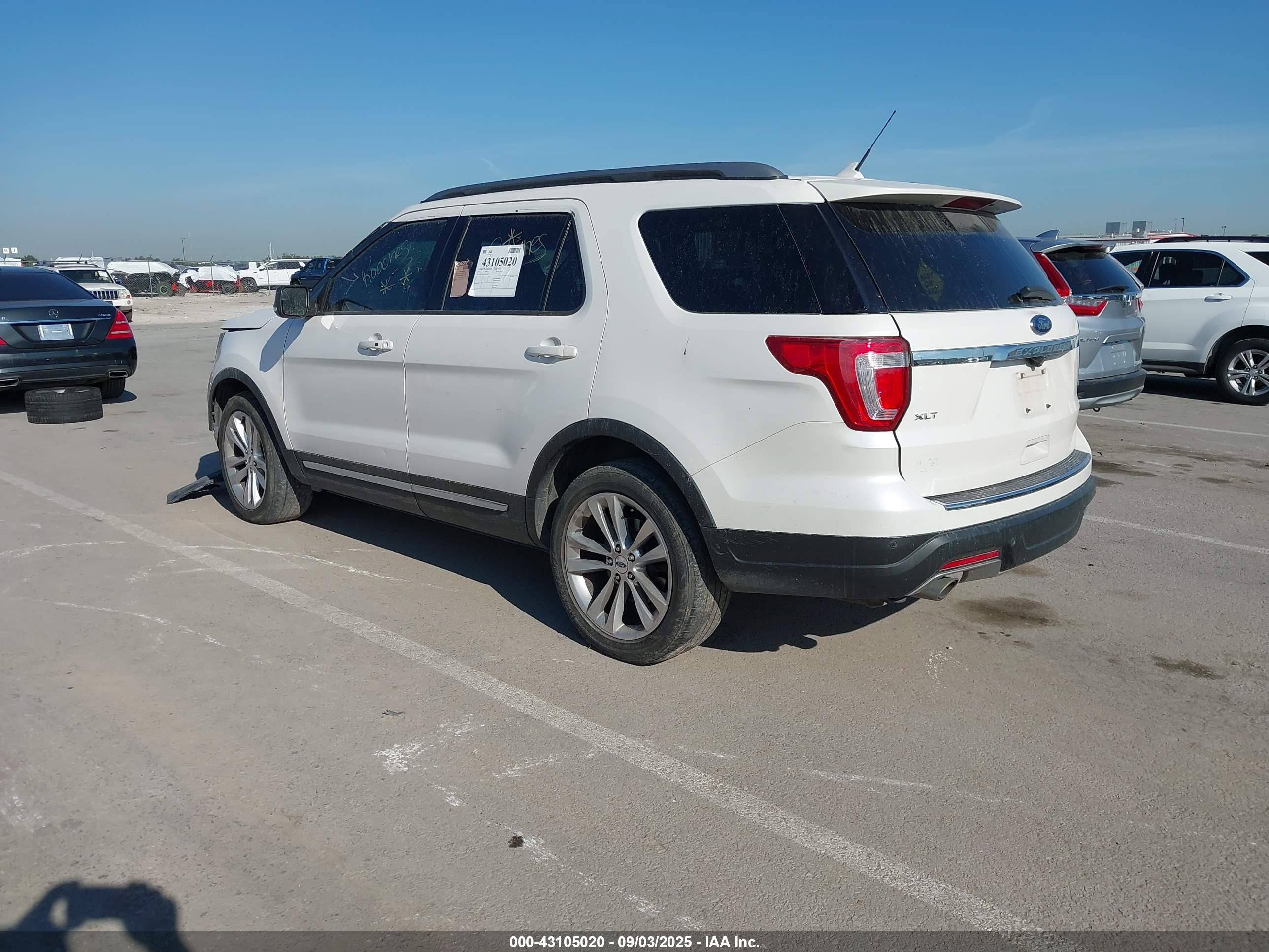 FORD EXPLORER image 3