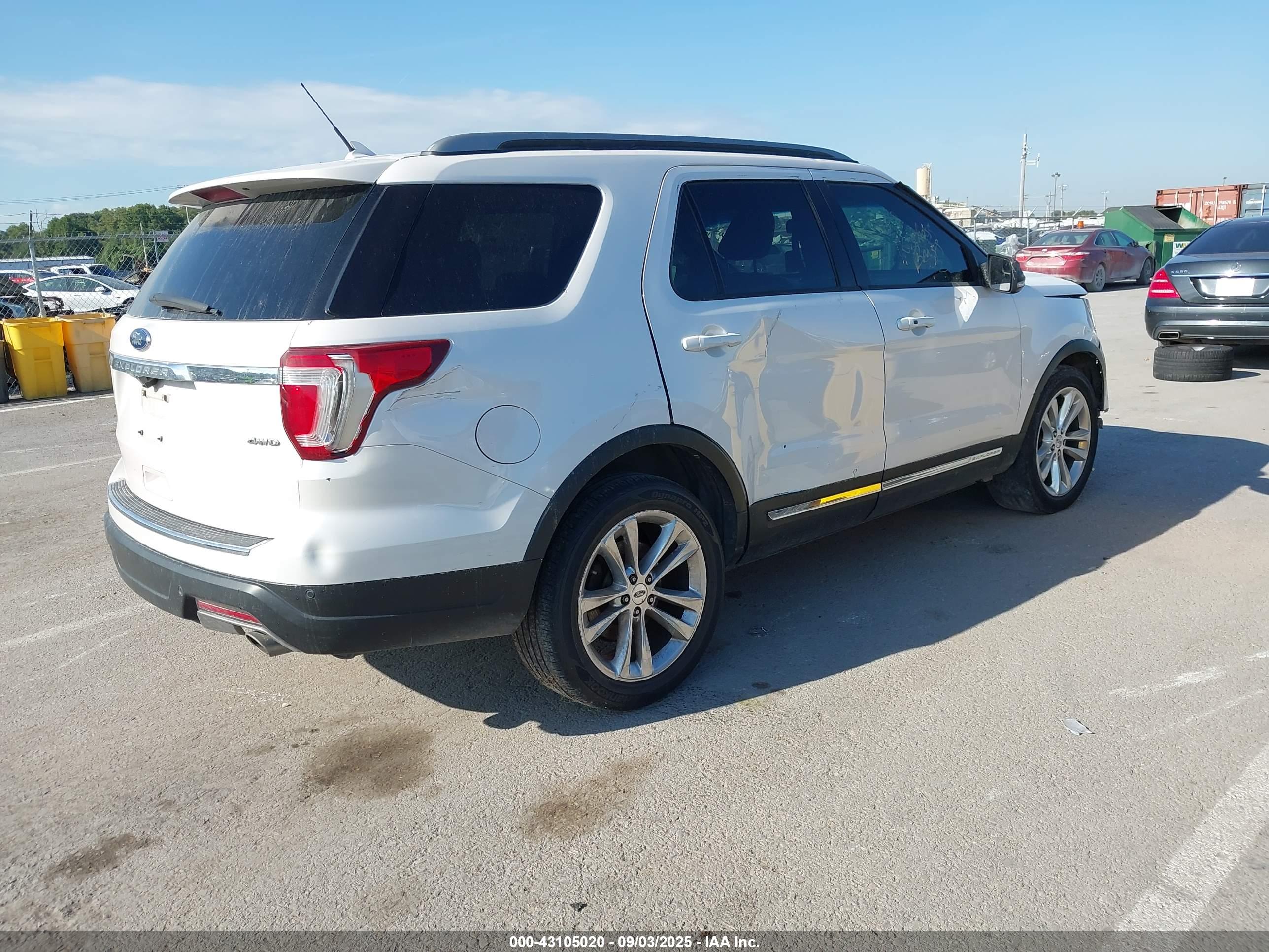 FORD EXPLORER image 4