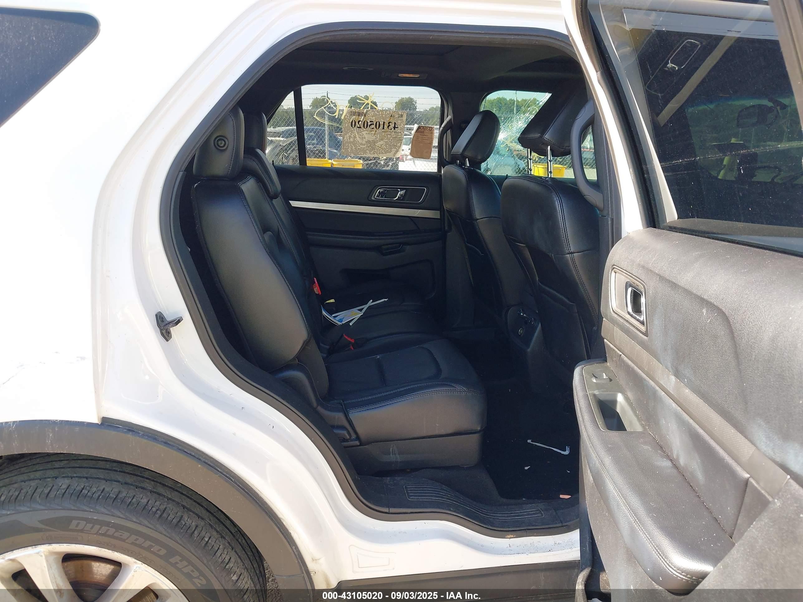 FORD EXPLORER image 8