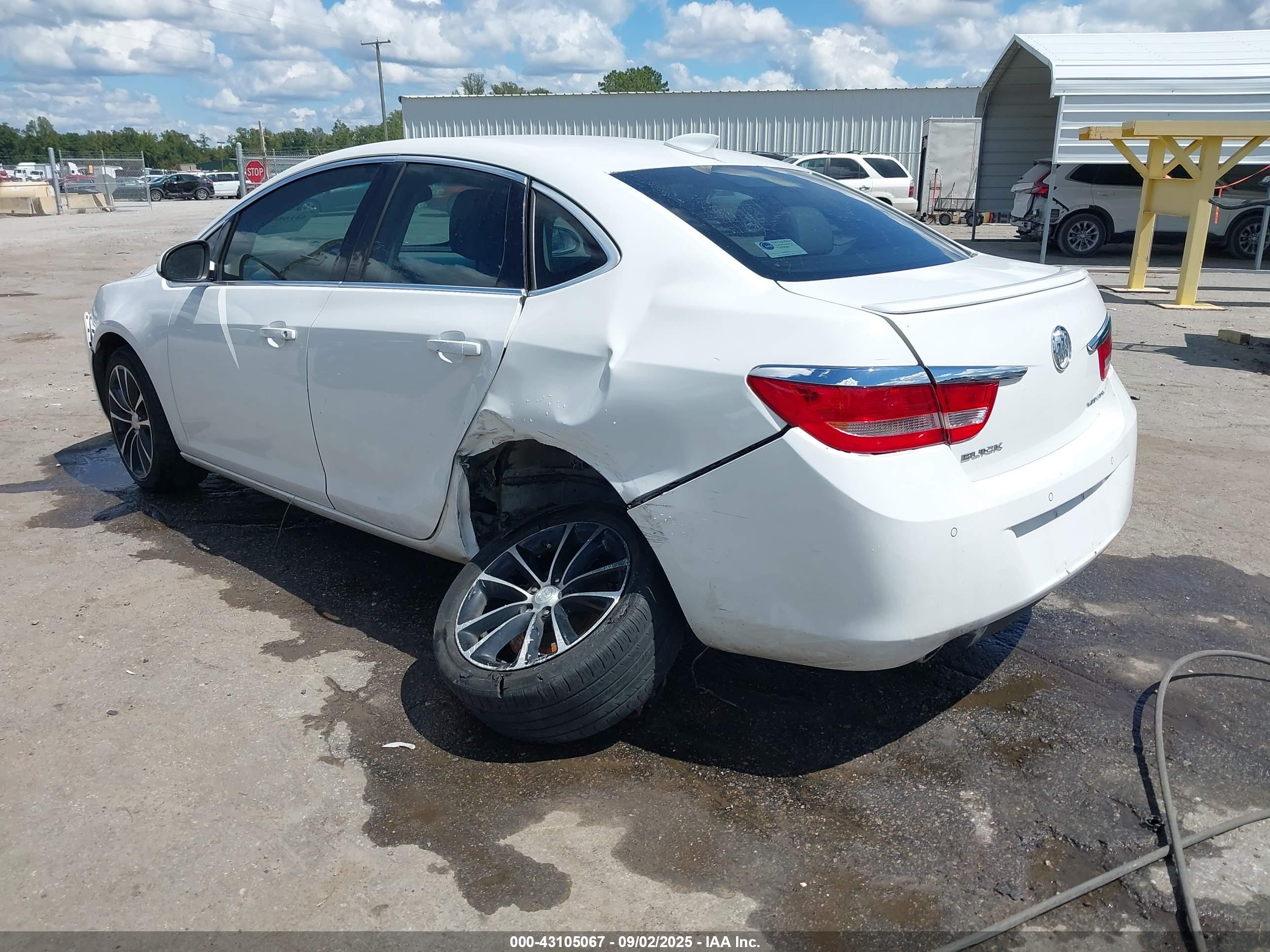 BUICK VERANO image 3