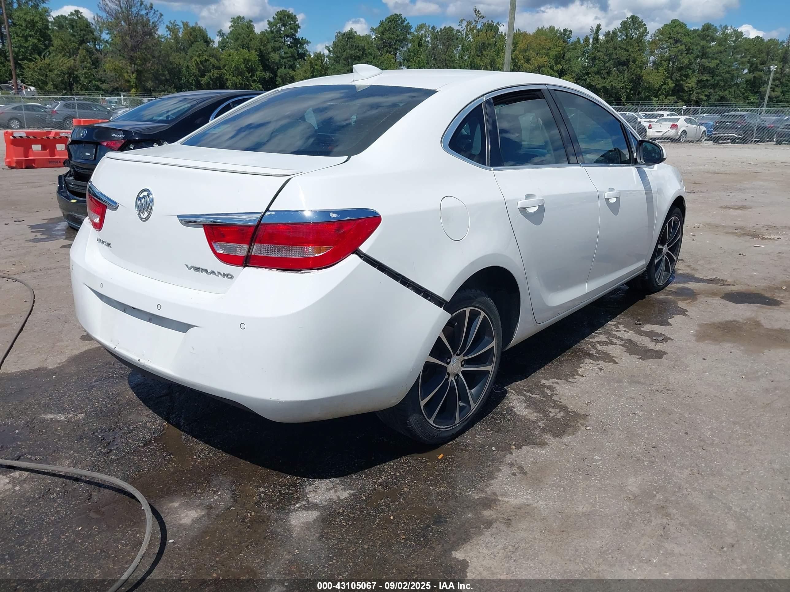 BUICK VERANO image 4