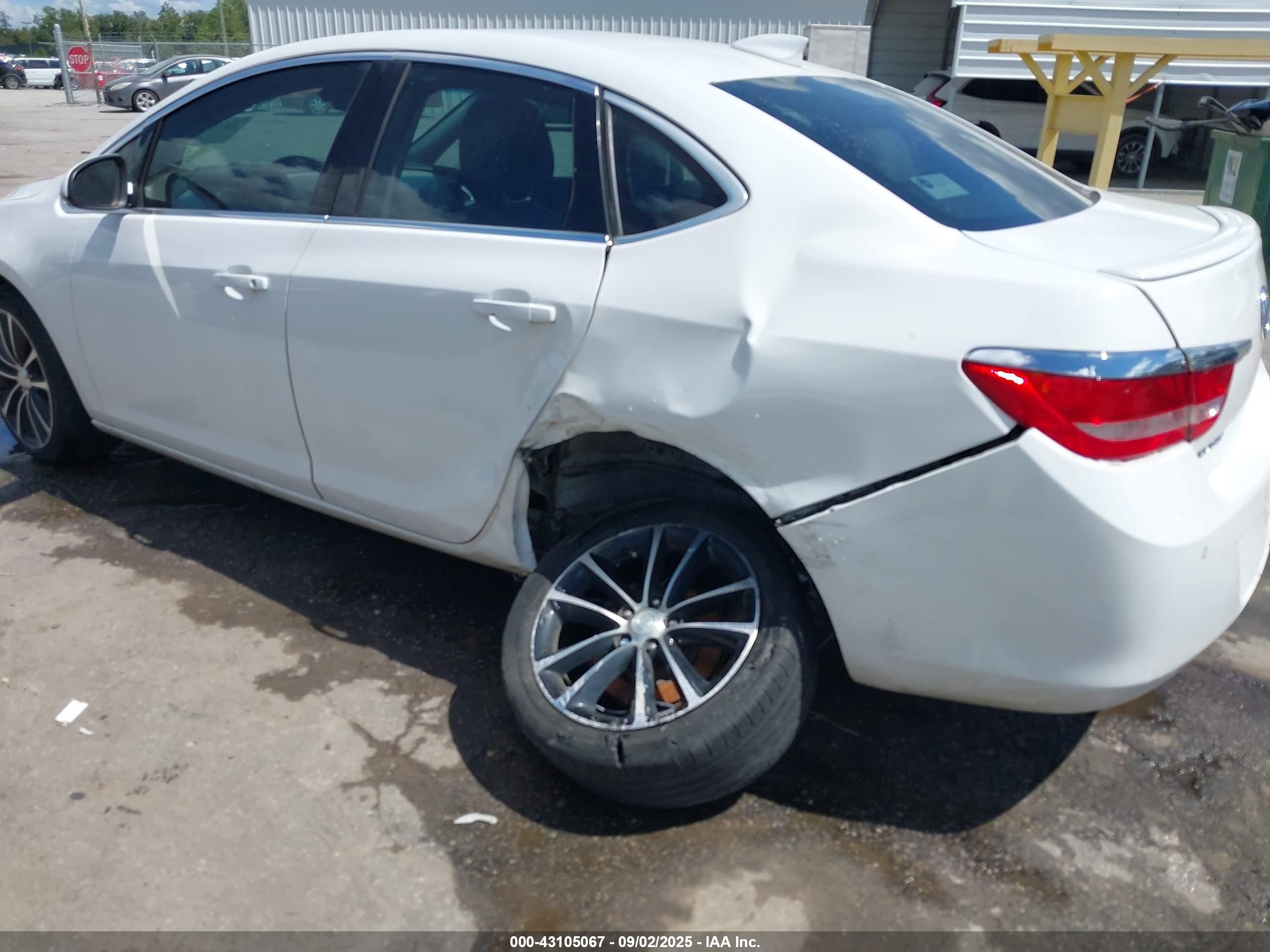 BUICK VERANO image 6