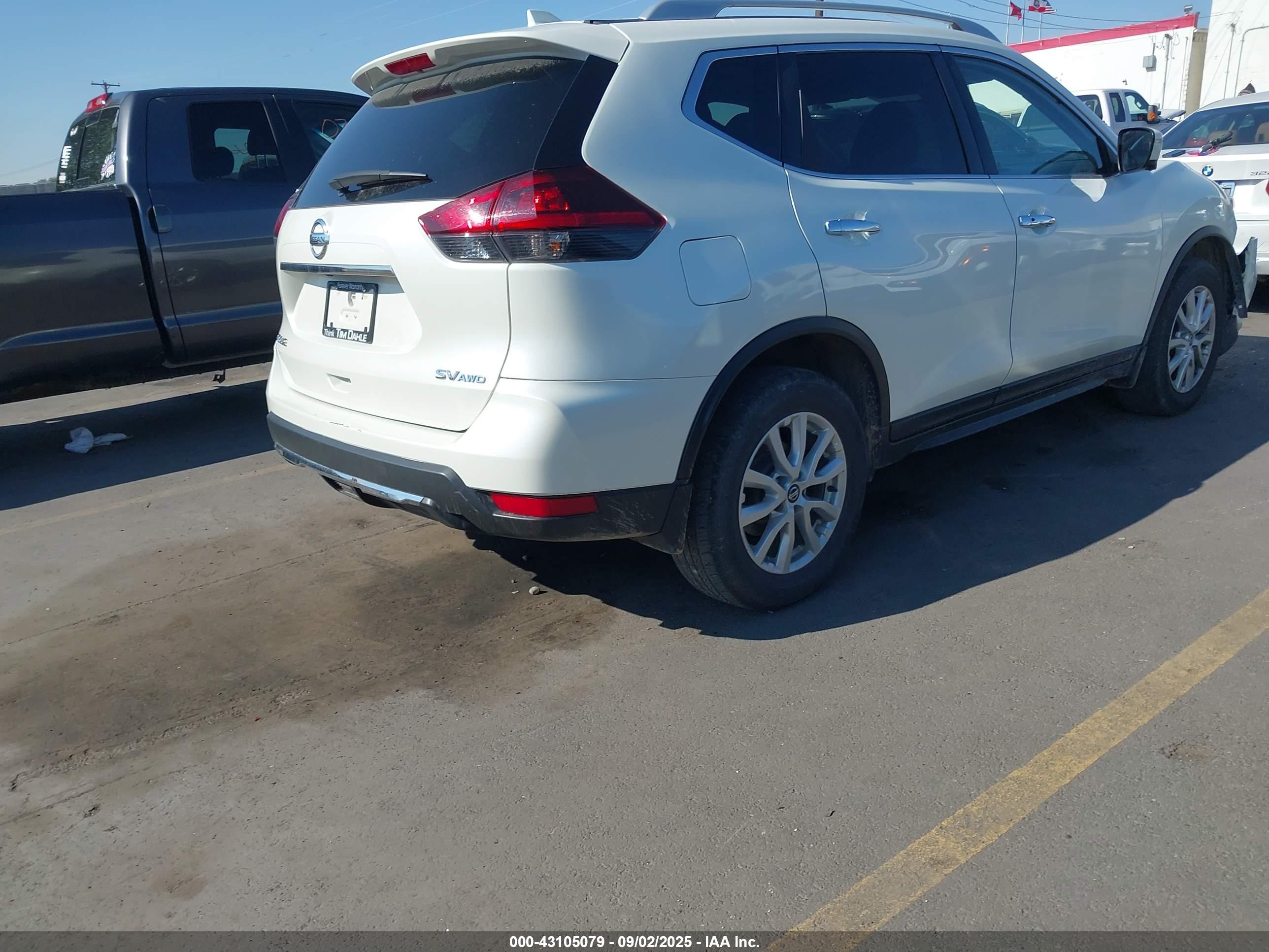 NISSAN ROGUE image 4