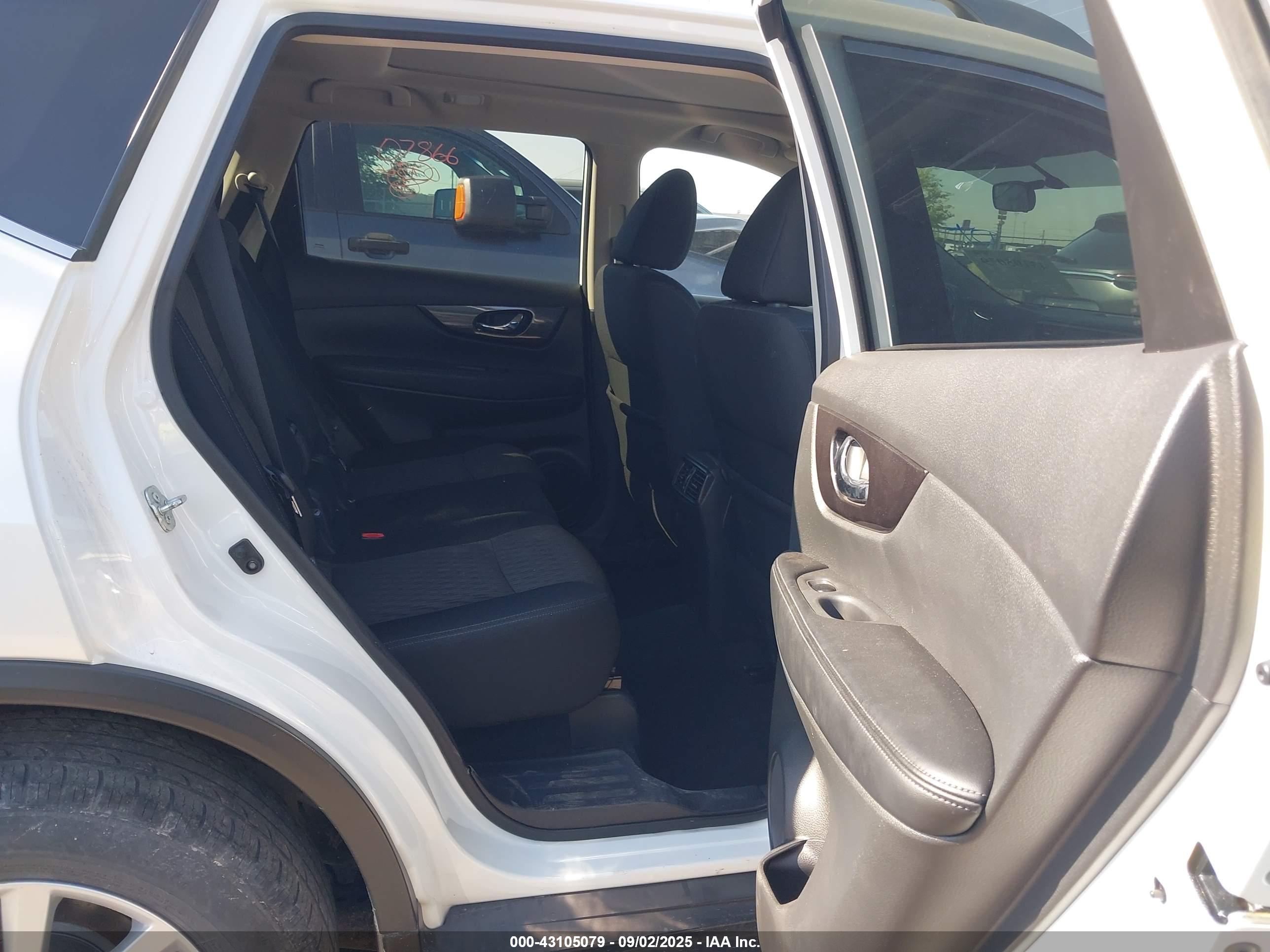 NISSAN ROGUE image 8