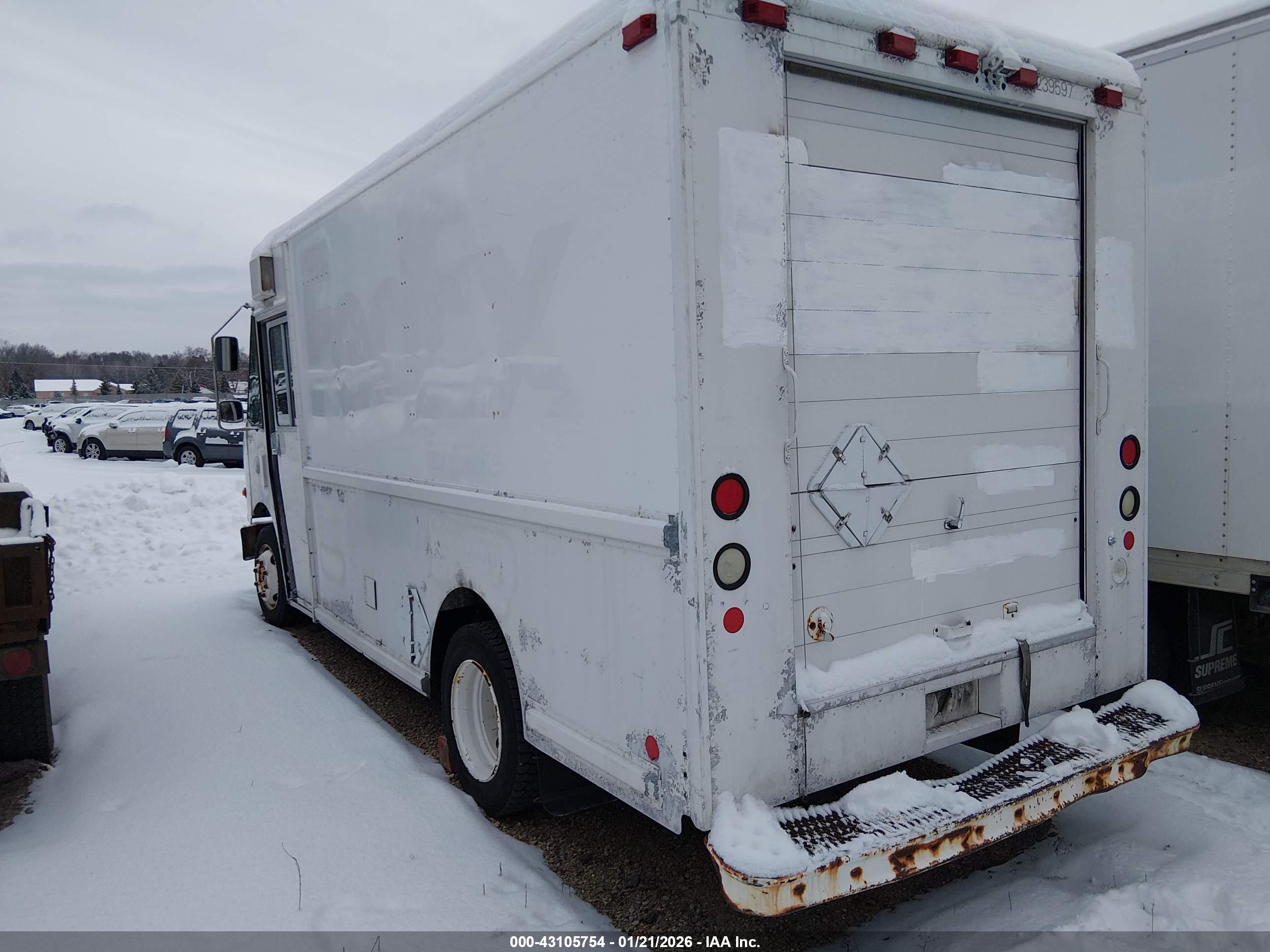 FREIGHTLINER CHASSIS image 3