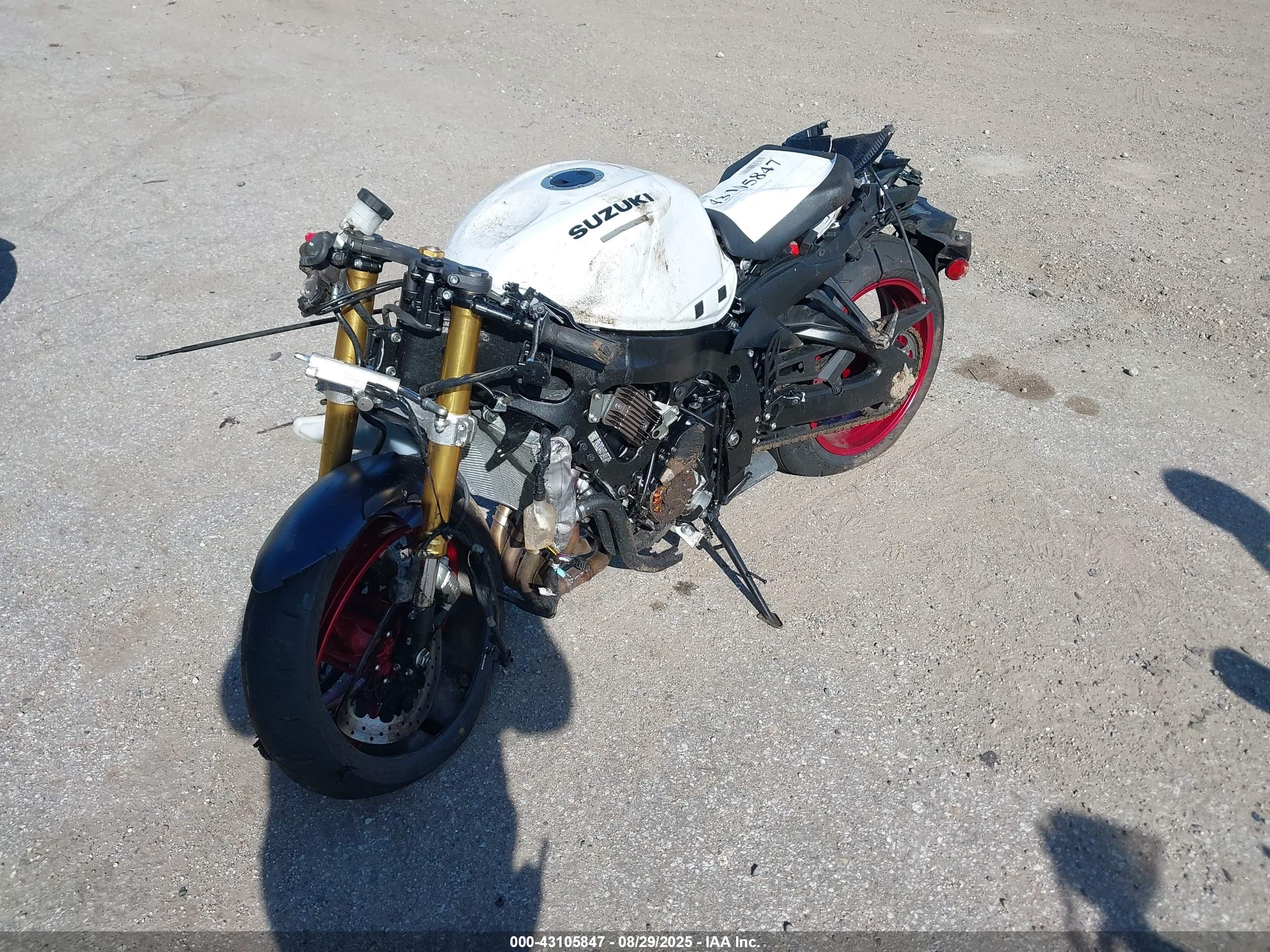 SUZUKI GSX-R750 image 2