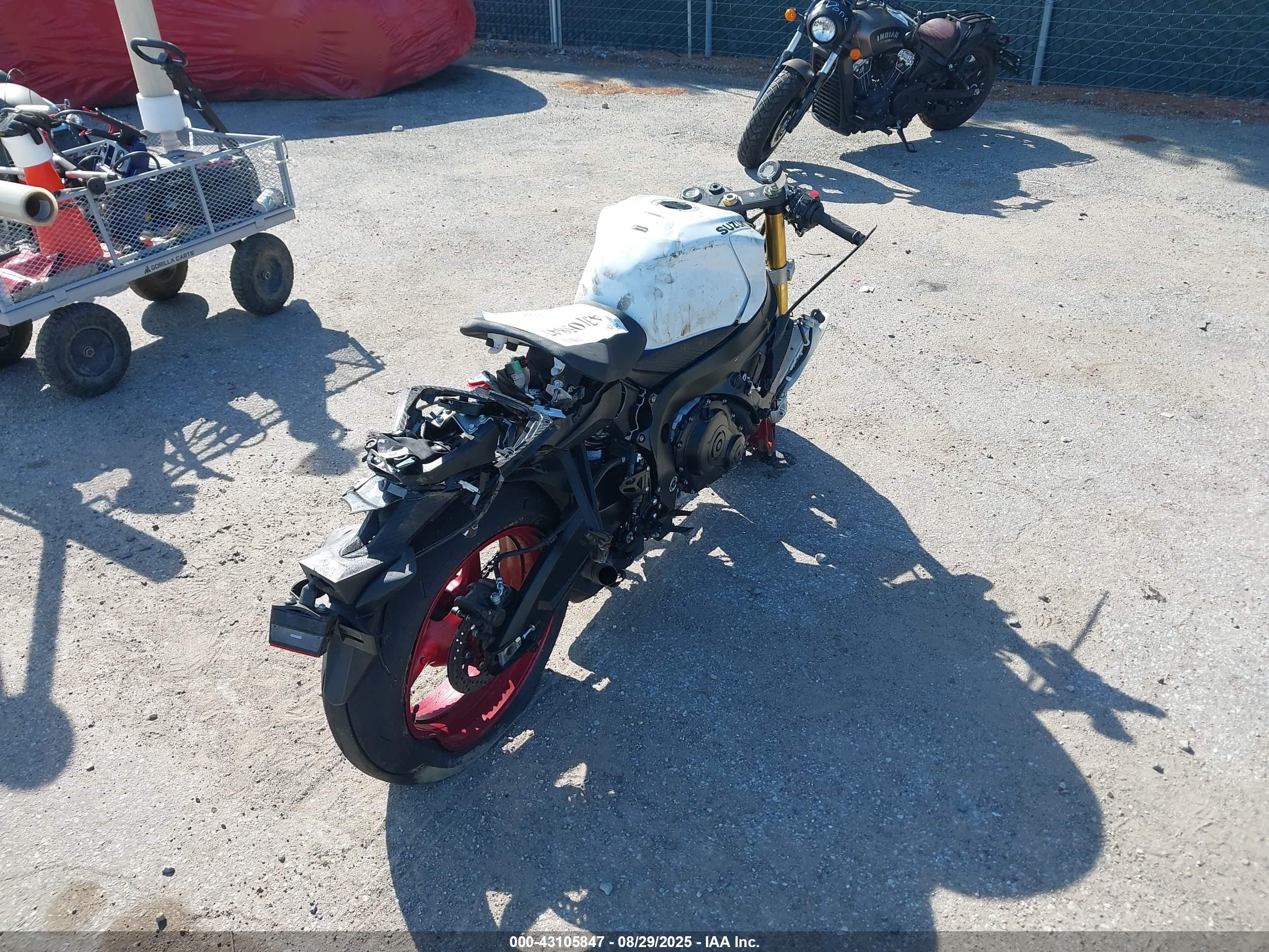 SUZUKI GSX-R750 image 4