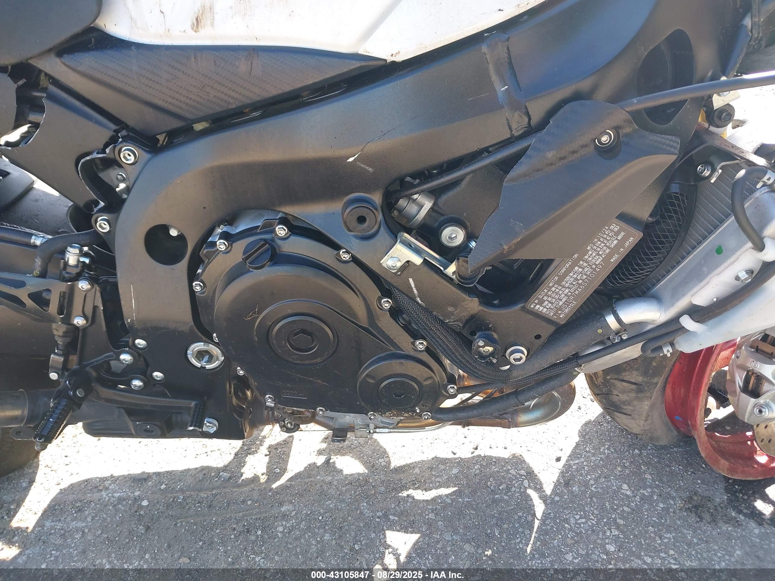 SUZUKI GSX-R750 image 8
