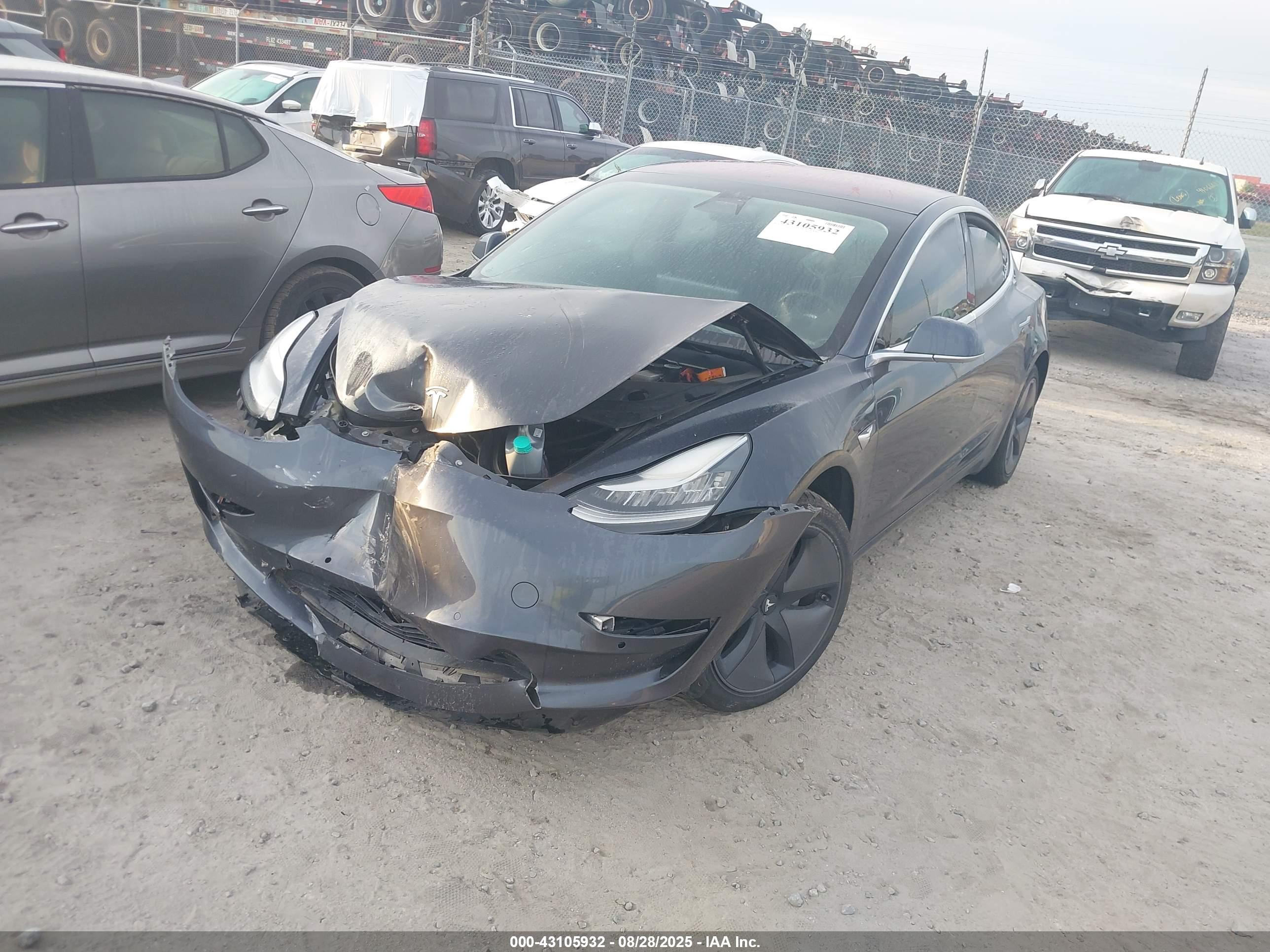 TESLA MODEL image 2