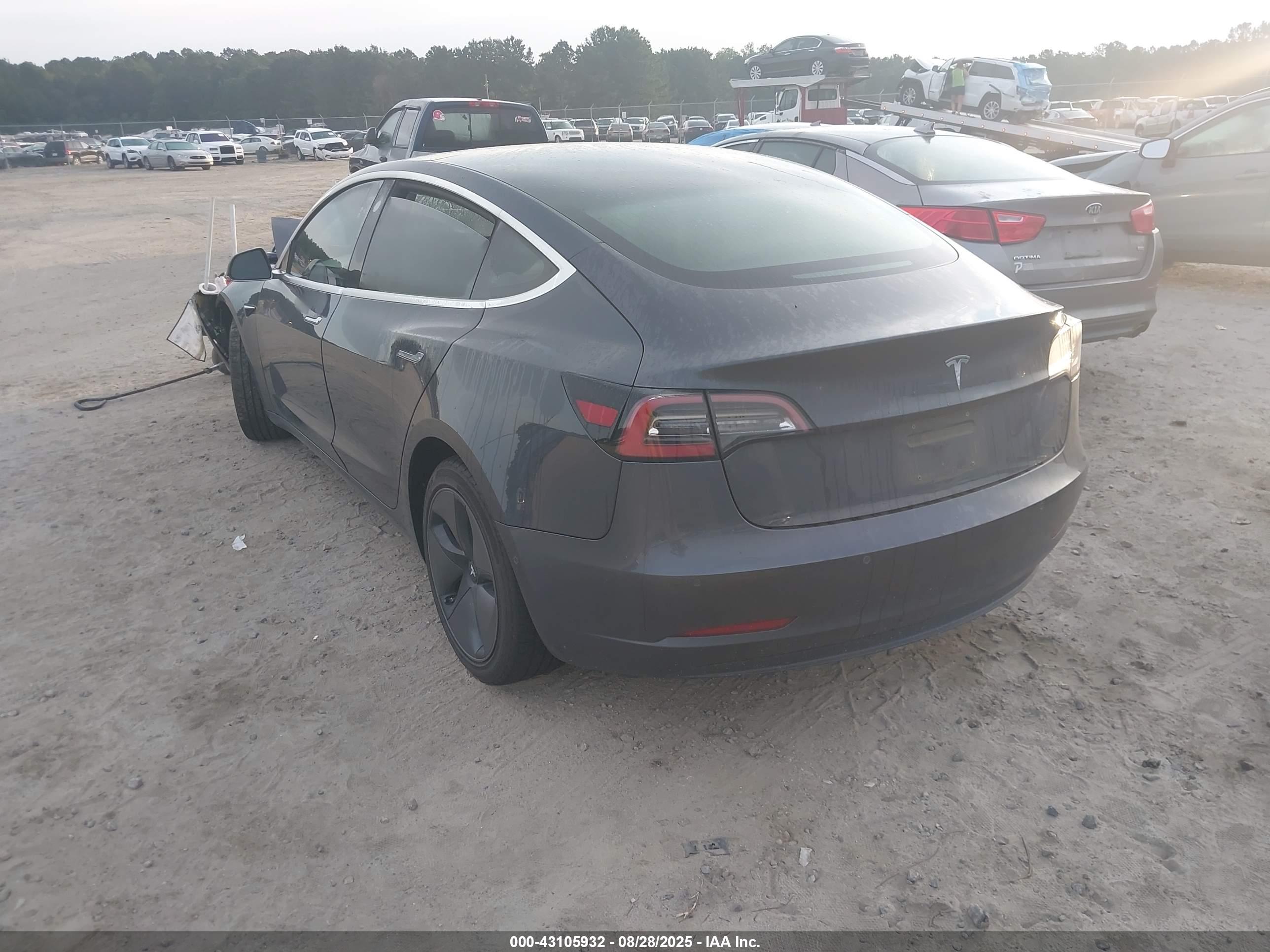 TESLA MODEL image 3