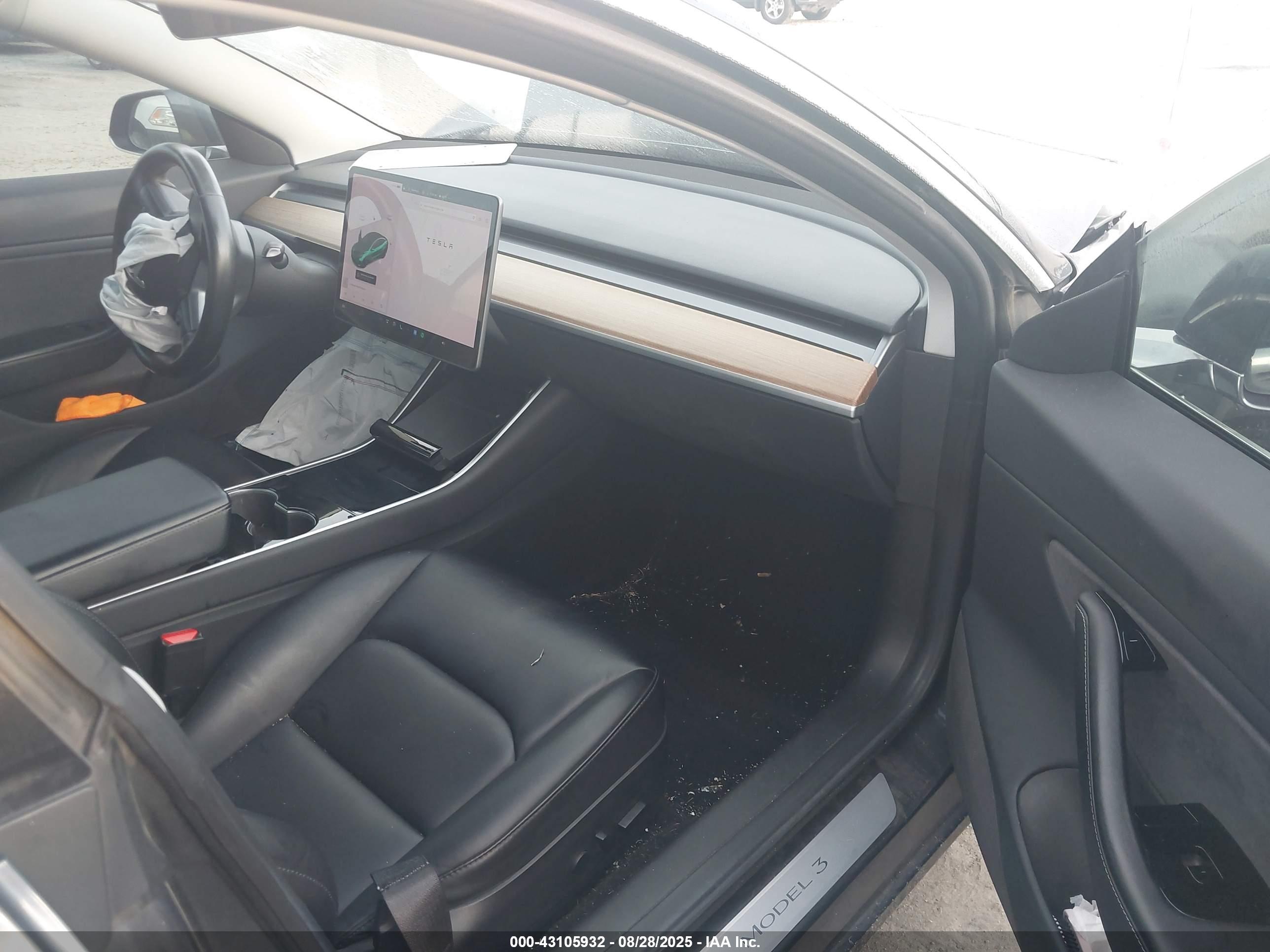 TESLA MODEL image 5