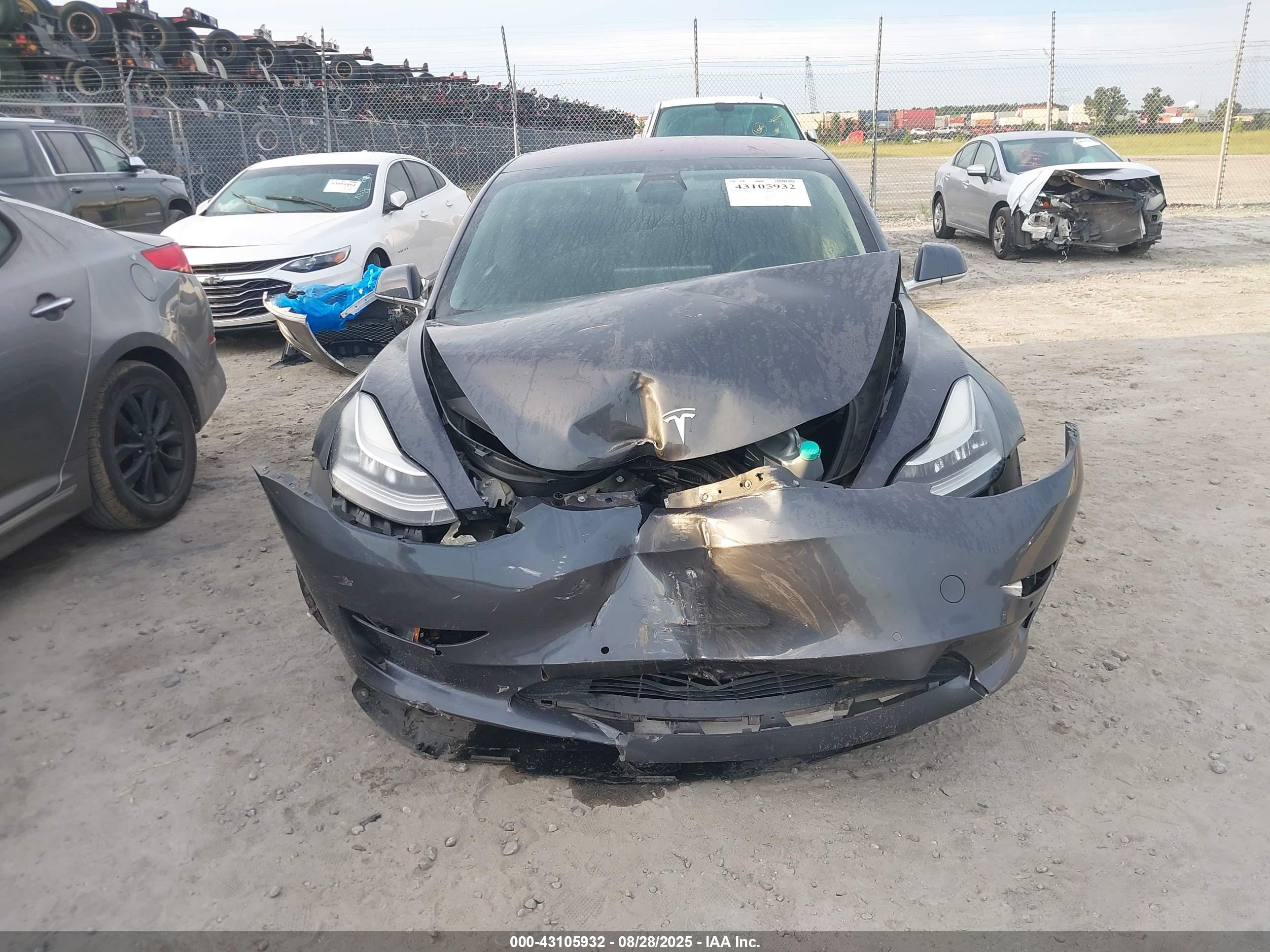 TESLA MODEL image 6