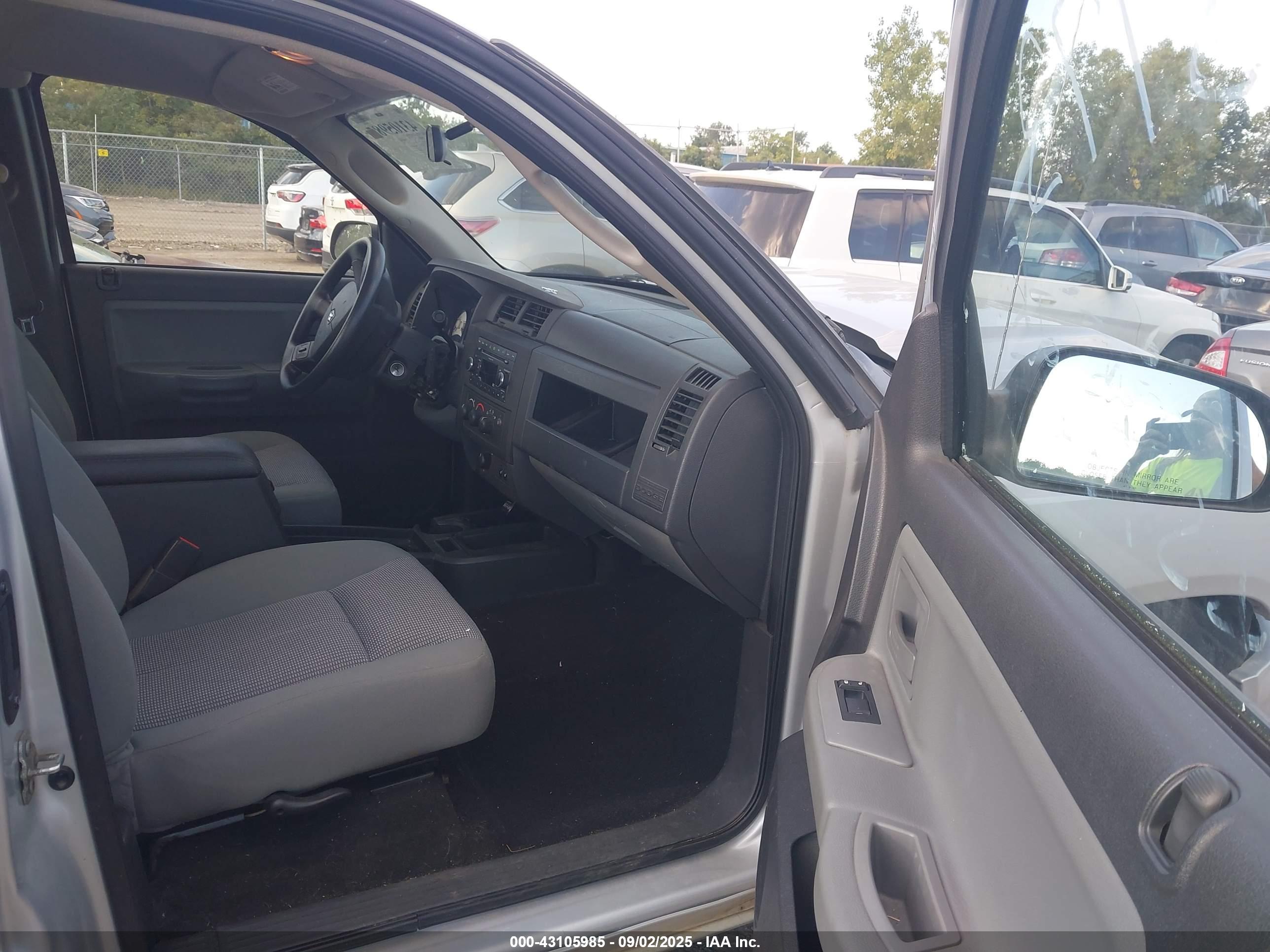 DODGE DAKOTA image 5
