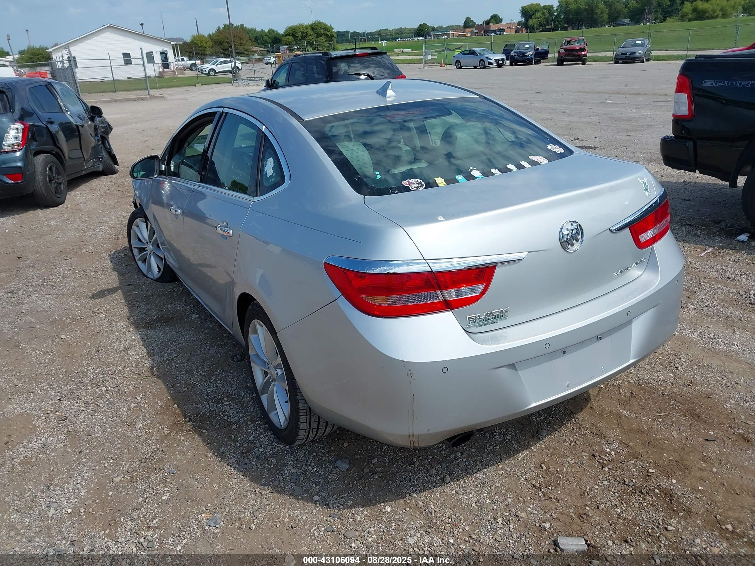 BUICK VERANO image 3