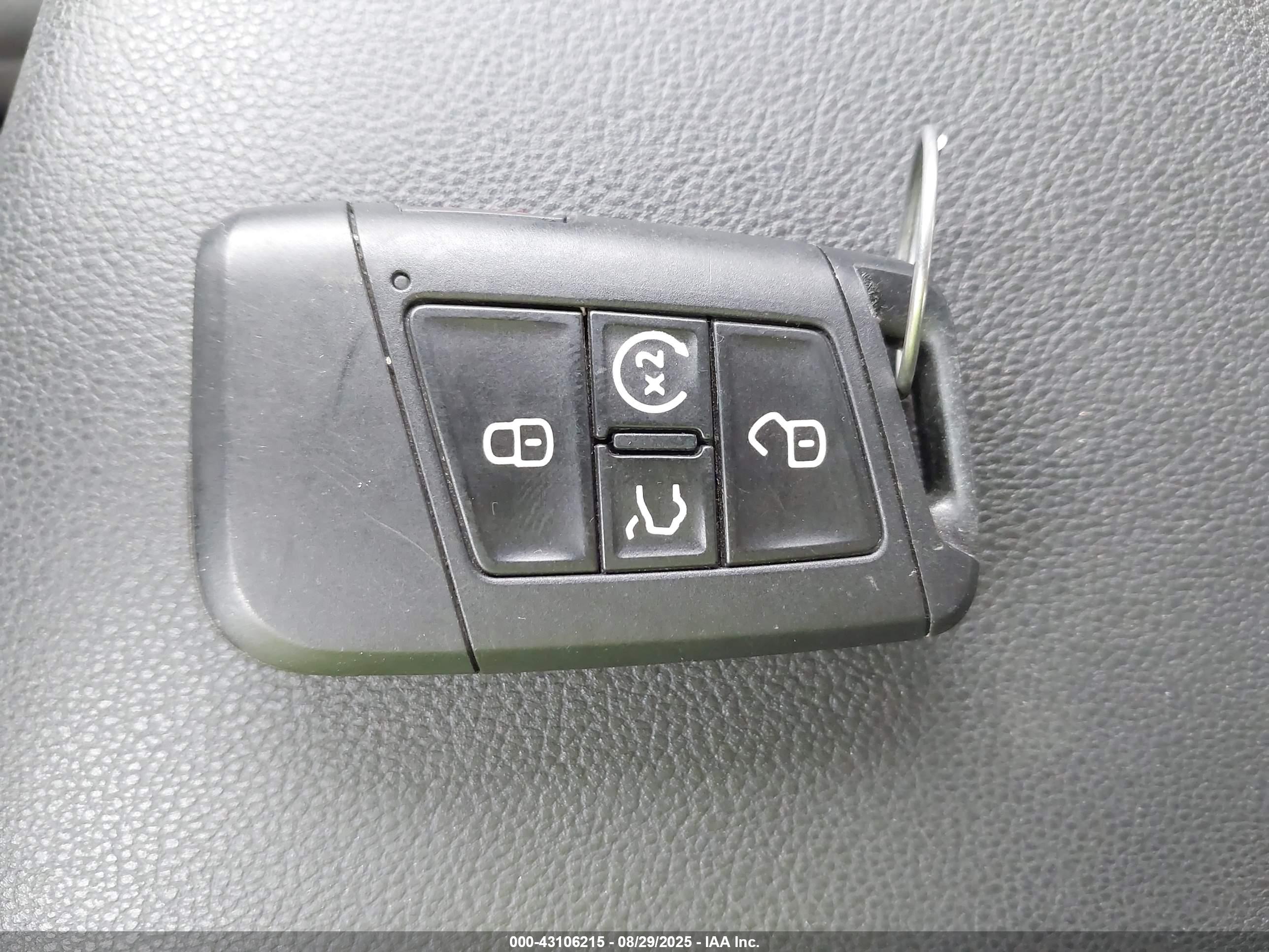 VOLKSWAGEN TAOS image 11