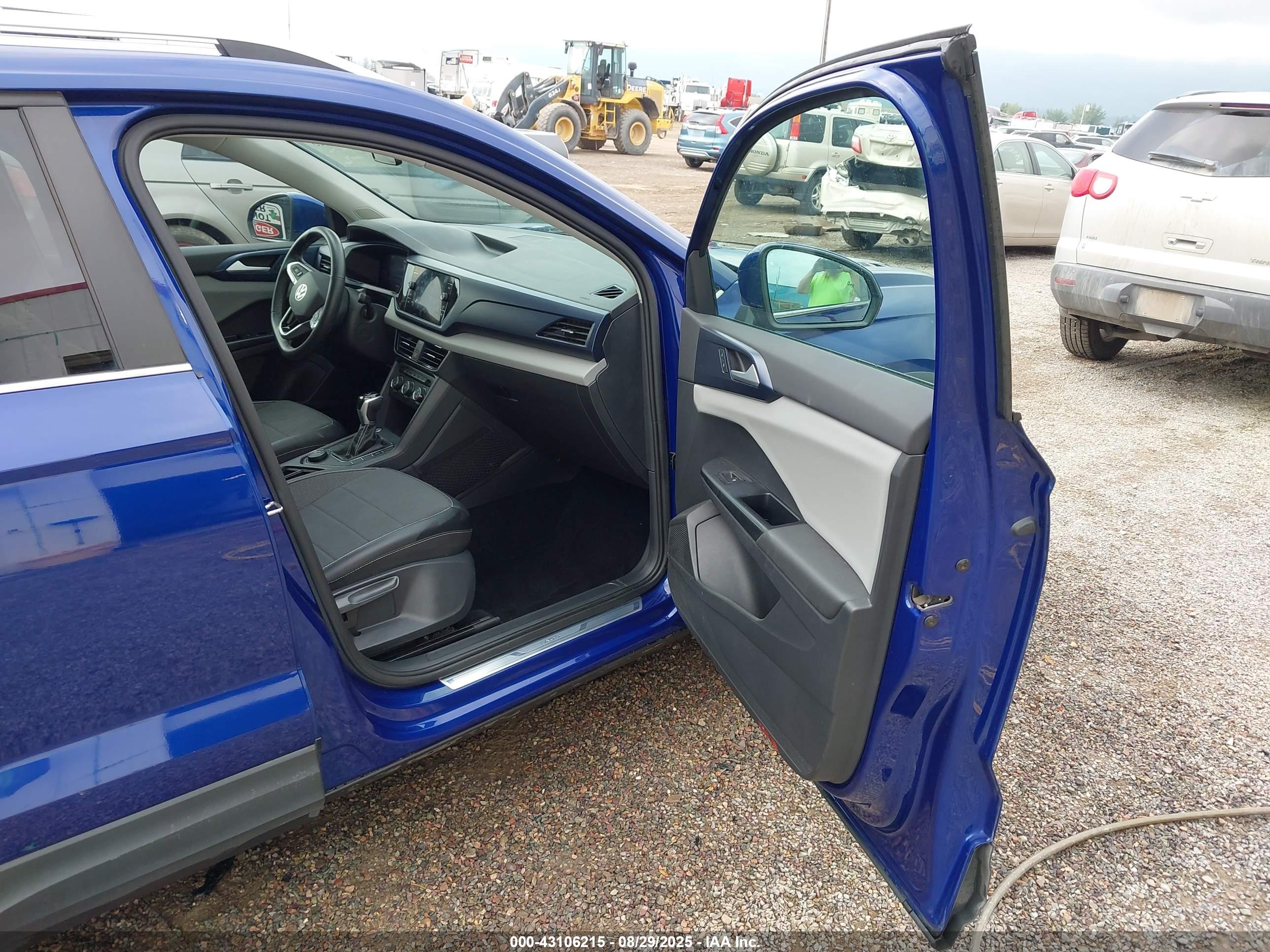 VOLKSWAGEN TAOS image 5