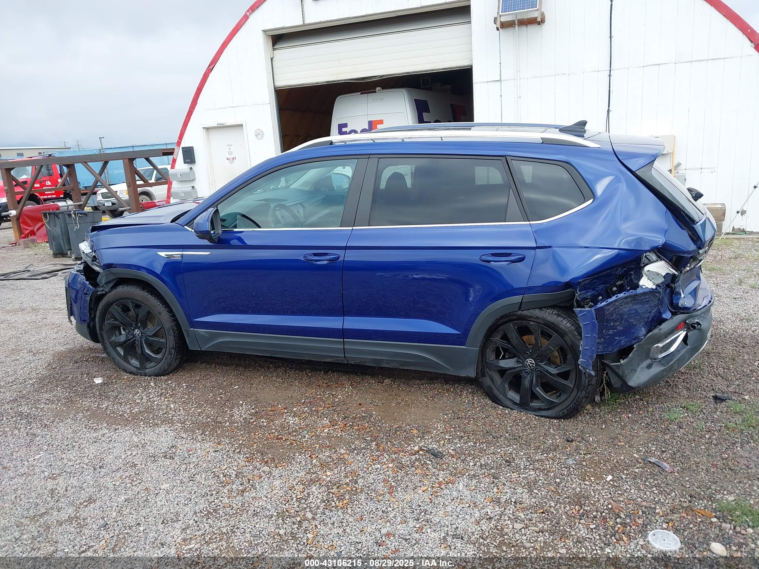 VOLKSWAGEN TAOS image 6