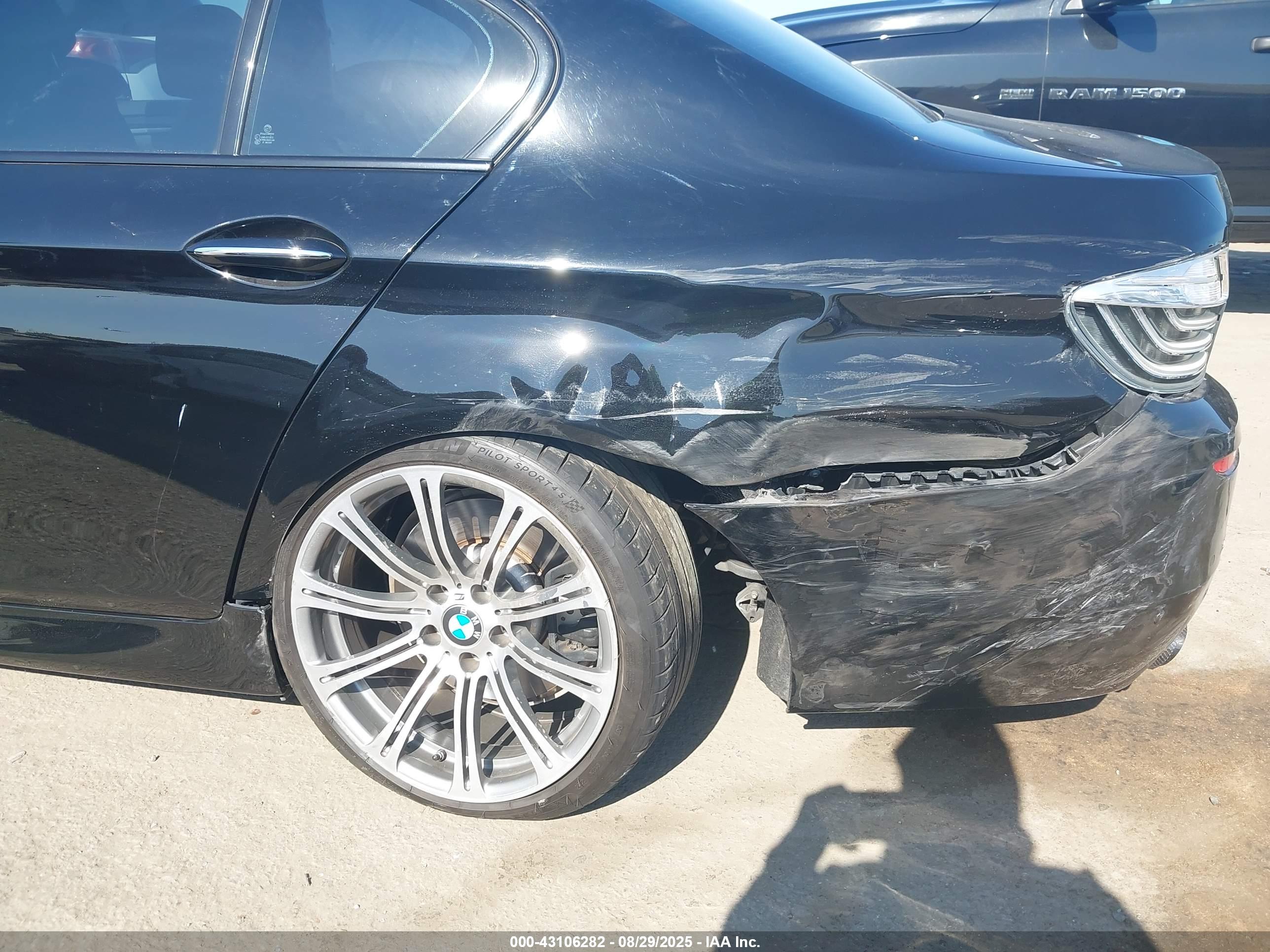 BMW 550I image 6