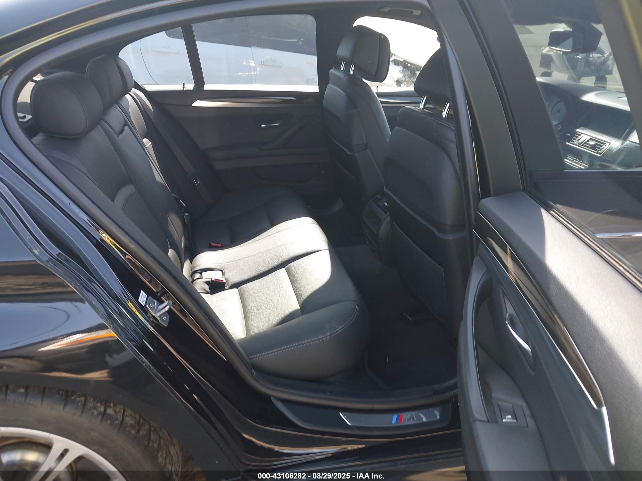 BMW 550I image 8