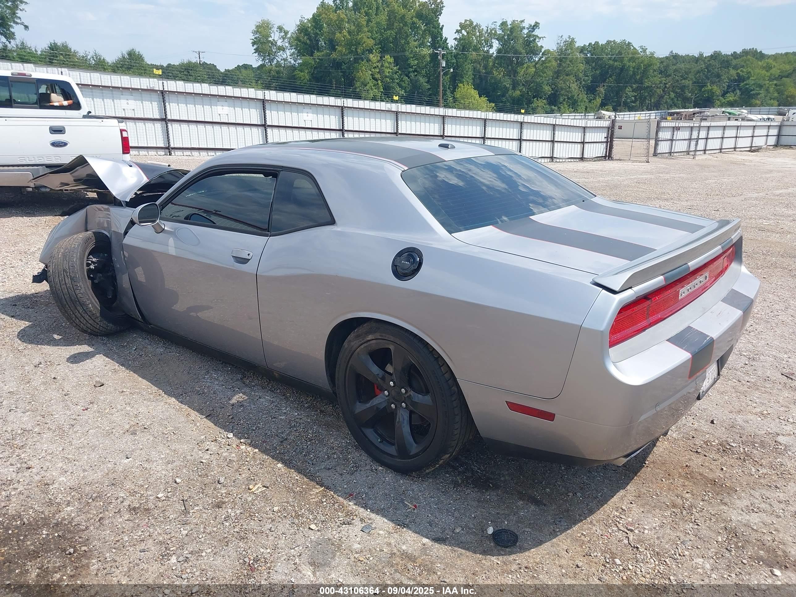 DODGE CHALLENGER image 3