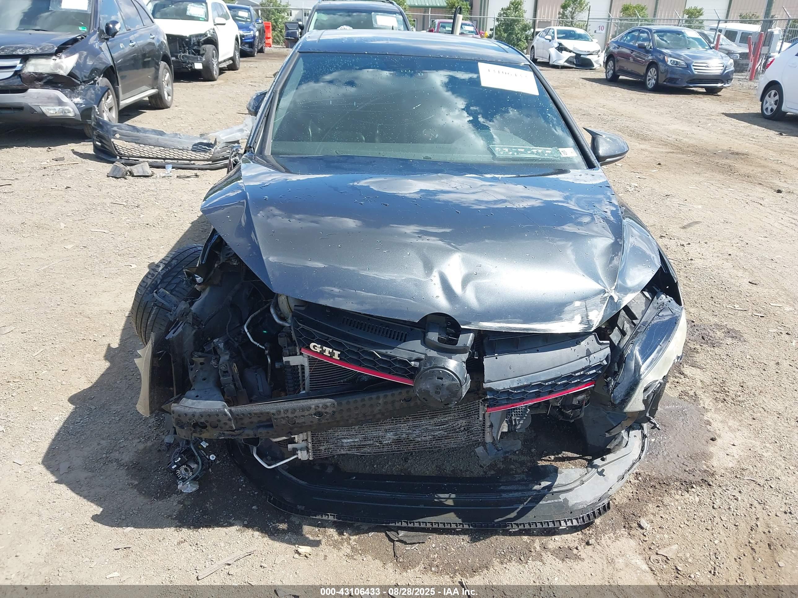 VOLKSWAGEN GOLF image 6
