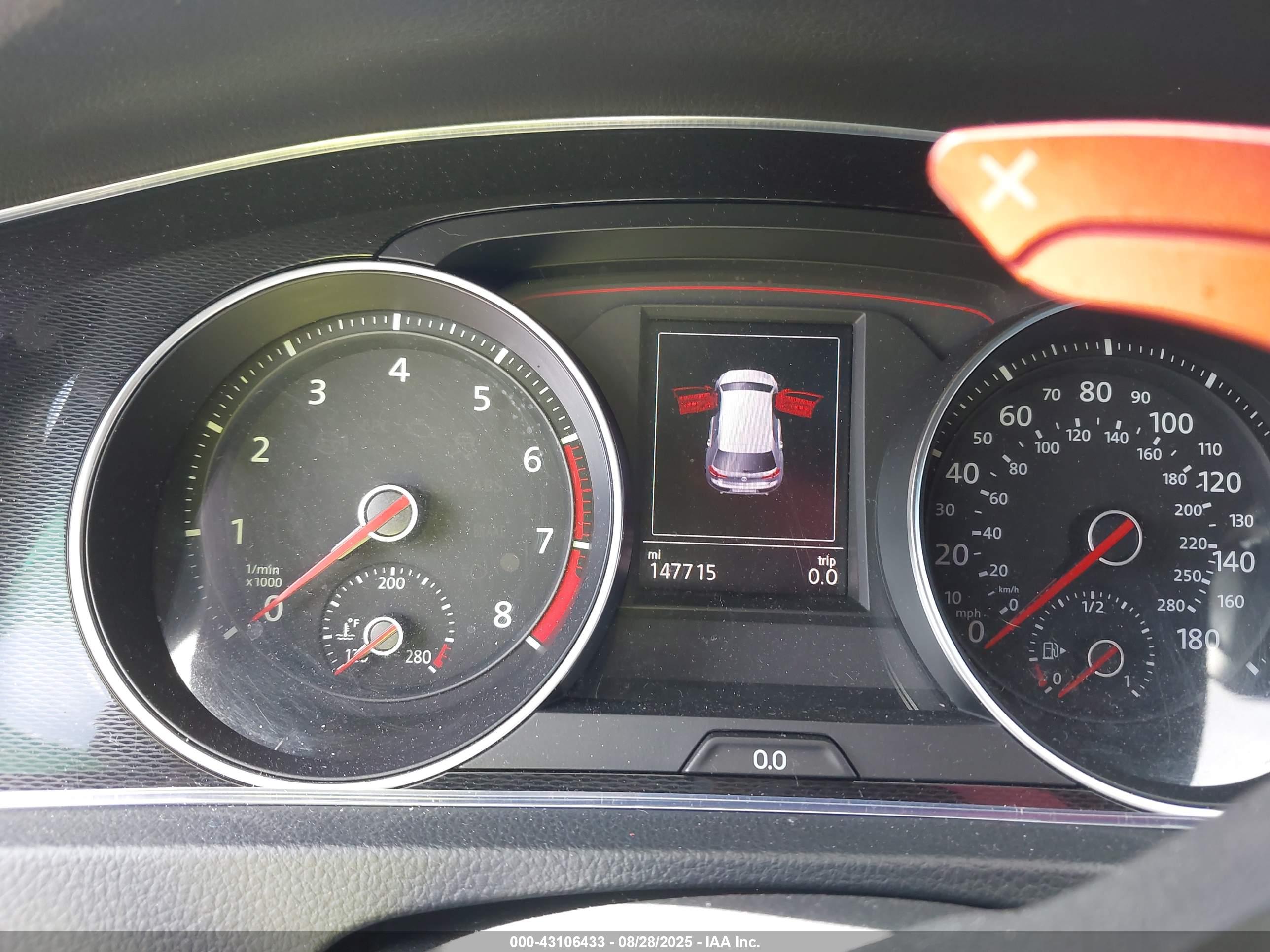 VOLKSWAGEN GOLF image 7