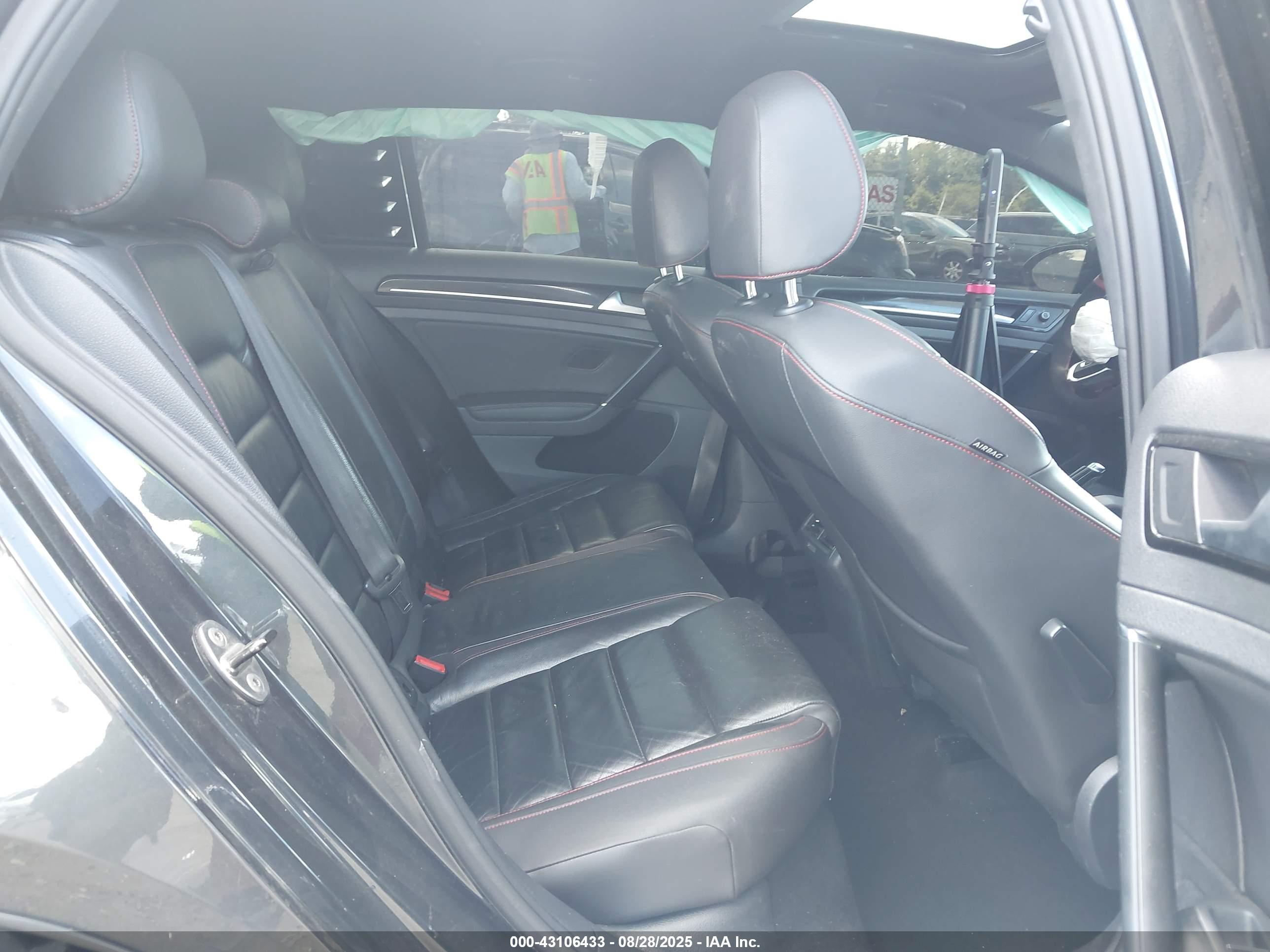 VOLKSWAGEN GOLF image 8