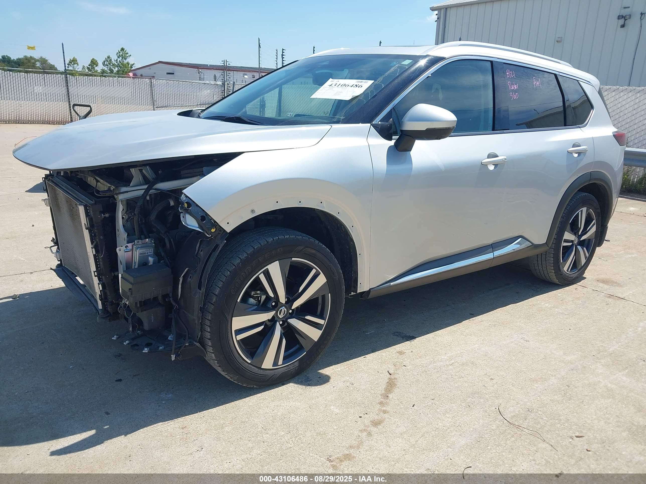 NISSAN ROGUE image 2