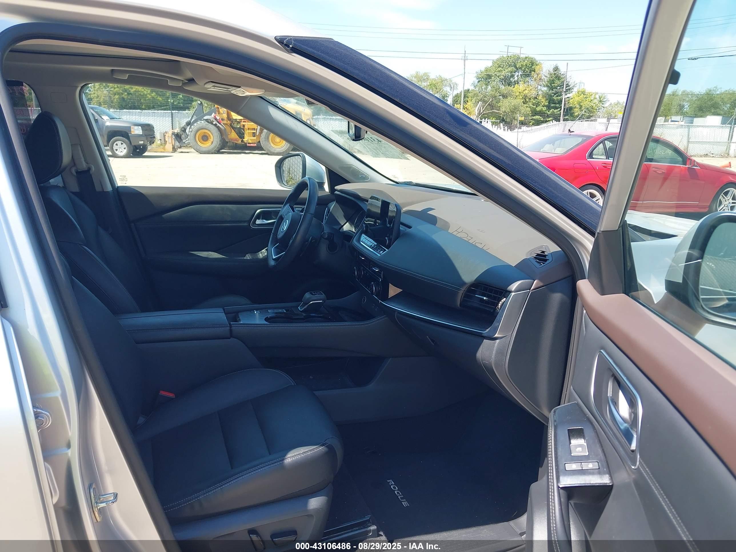 NISSAN ROGUE image 5