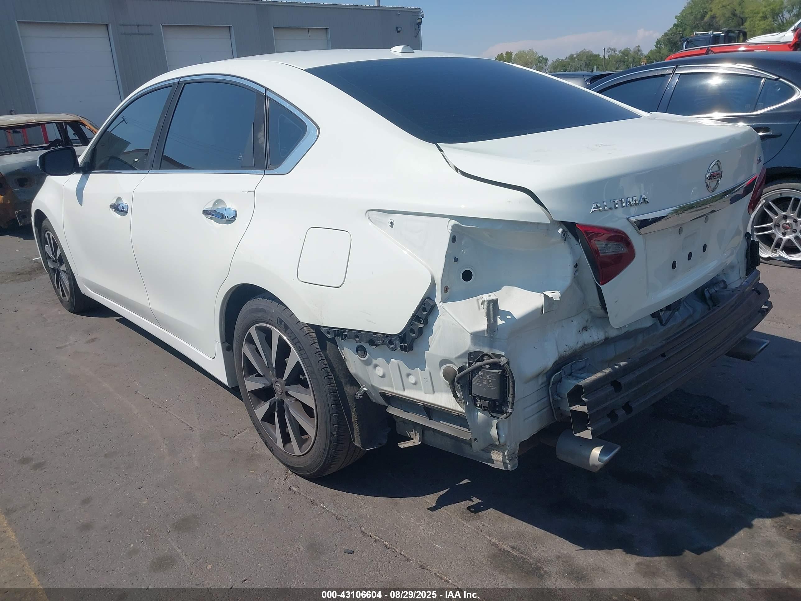 NISSAN ALTIMA image 3