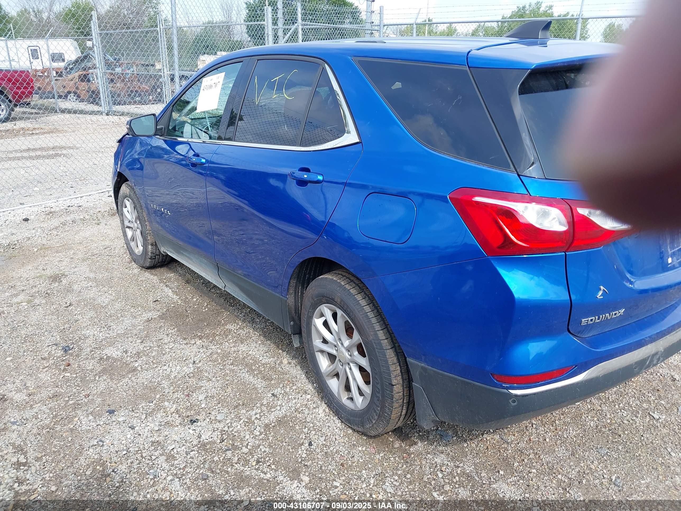 CHEVROLET EQUINOX image 3