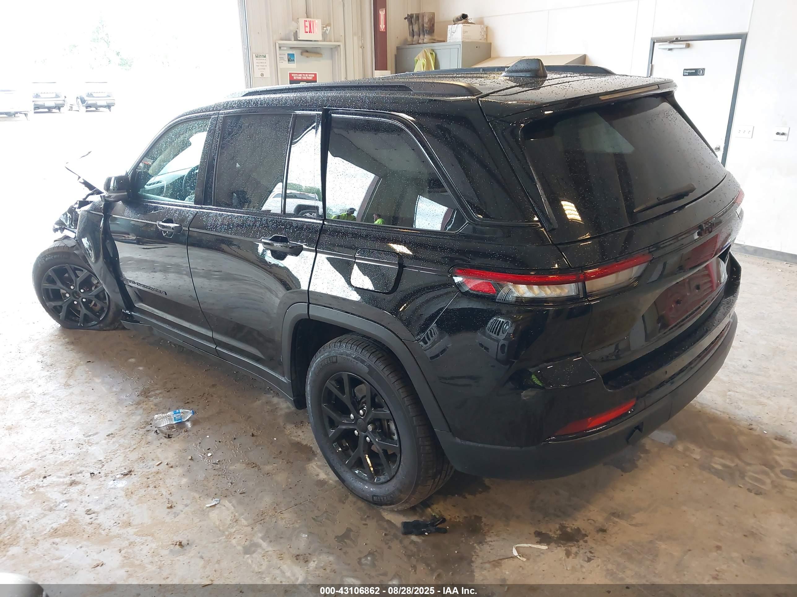 JEEP GRAND image 3