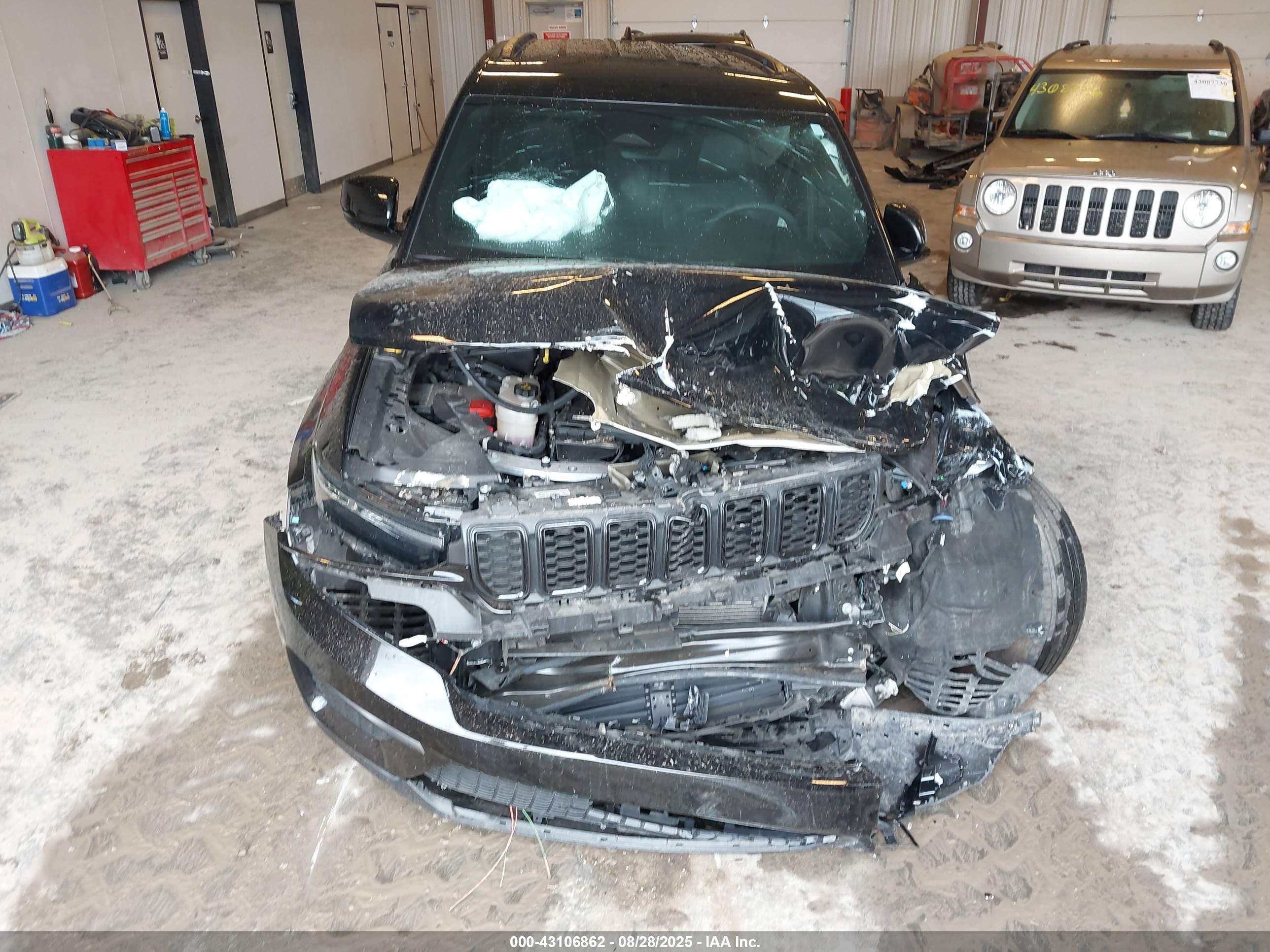 JEEP GRAND image 6