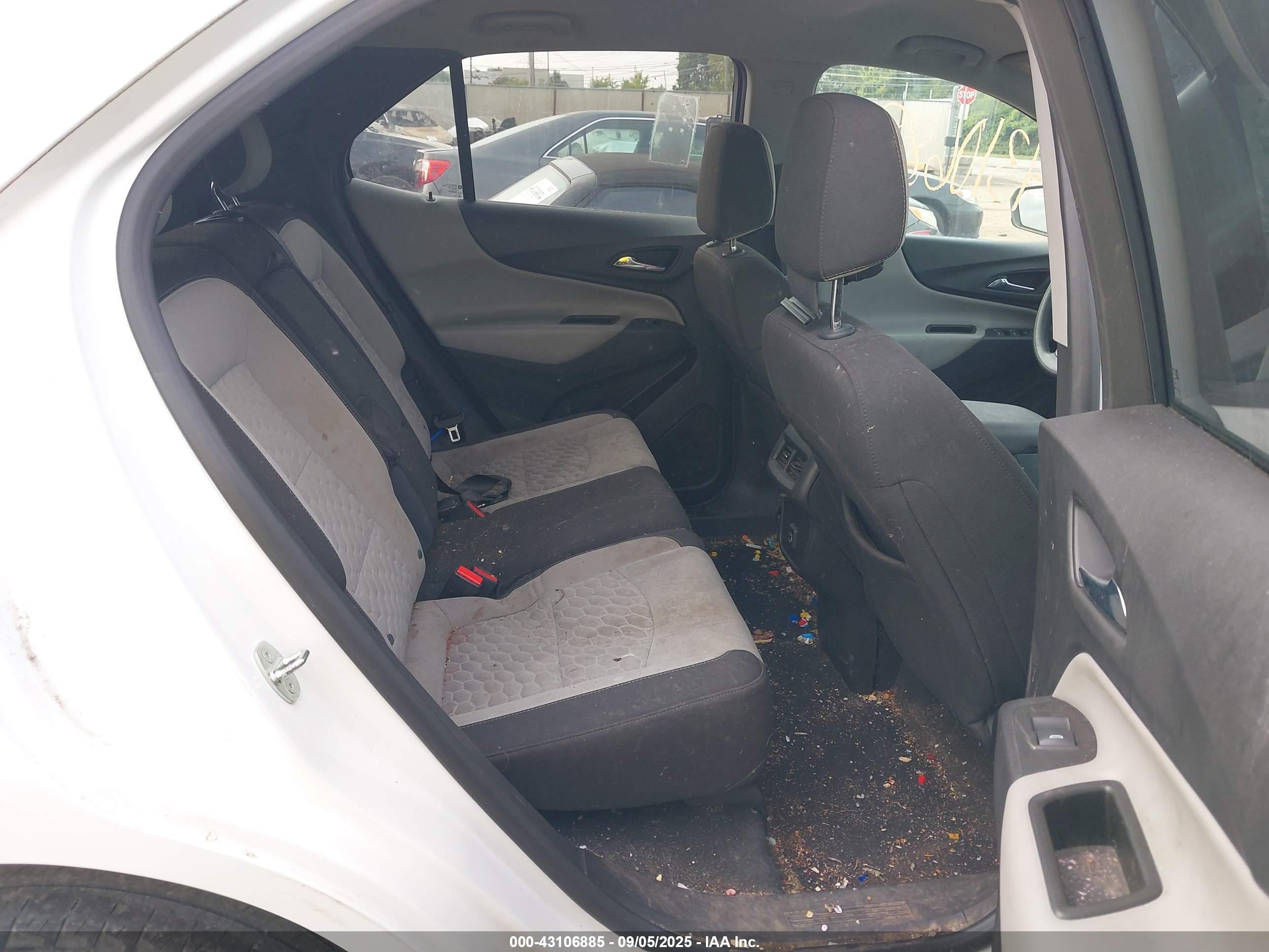 CHEVROLET EQUINOX image 8