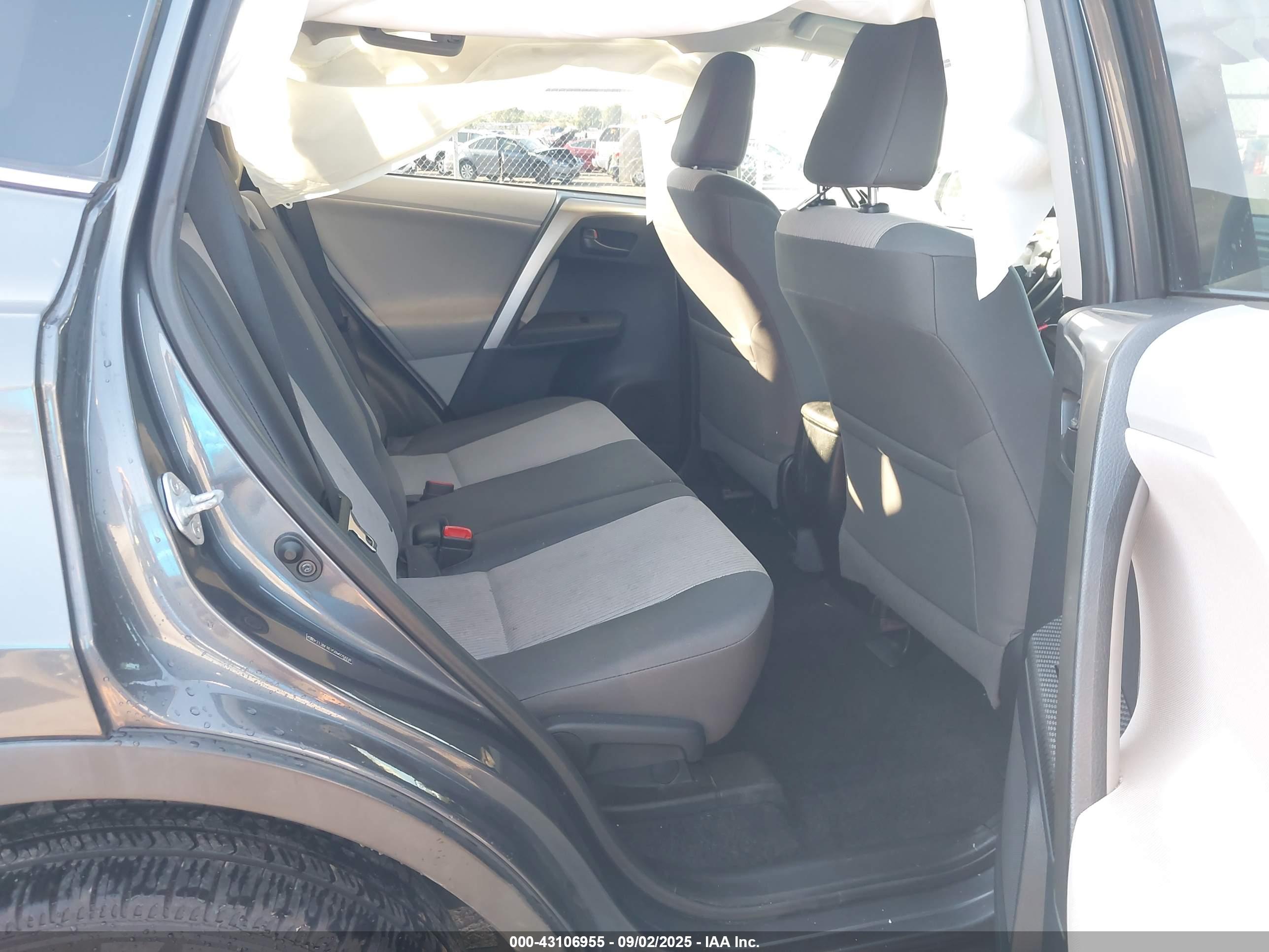 TOYOTA RAV4 image 8